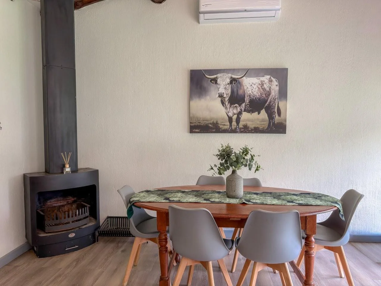 ROOIHUISKRAAL GEM :  ELEVATED LIFESTYLE AVAILABLE.