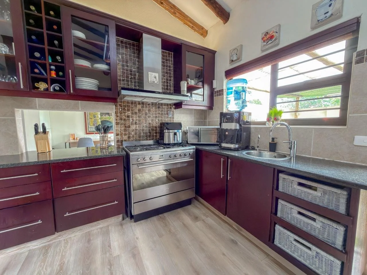 ROOIHUISKRAAL GEM :  ELEVATED LIFESTYLE AVAILABLE.