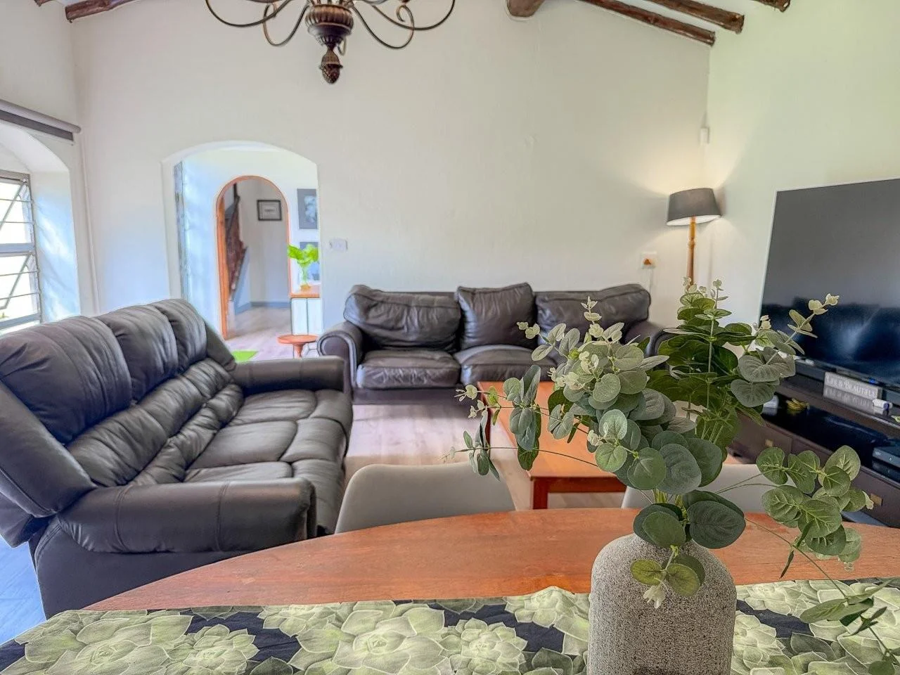 ROOIHUISKRAAL GEM :  ELEVATED LIFESTYLE AVAILABLE.