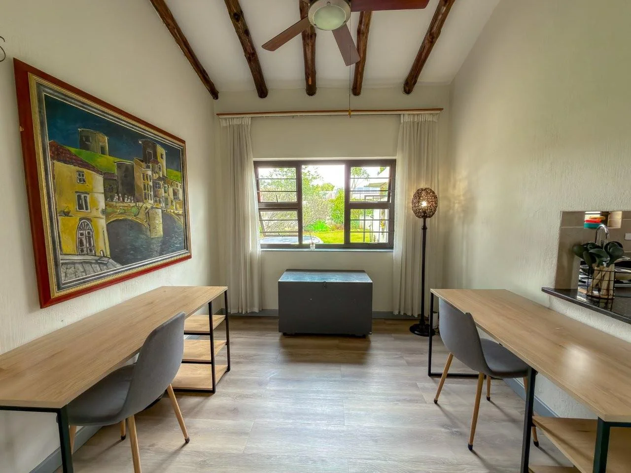 ROOIHUISKRAAL GEM :  ELEVATED LIFESTYLE AVAILABLE.