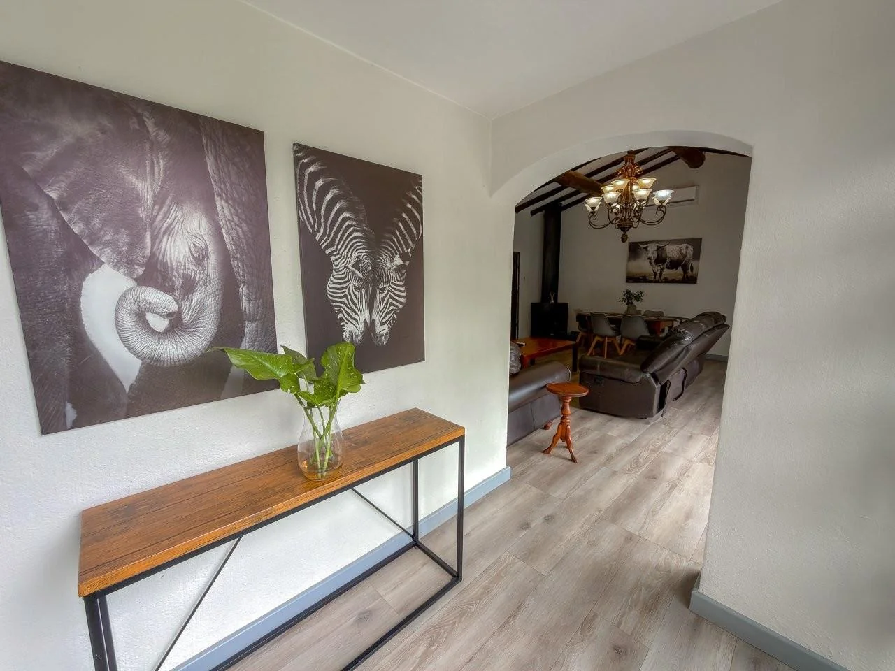 ROOIHUISKRAAL GEM :  ELEVATED LIFESTYLE AVAILABLE.