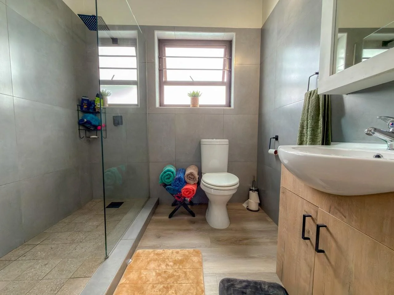 ROOIHUISKRAAL GEM :  ELEVATED LIFESTYLE AVAILABLE.