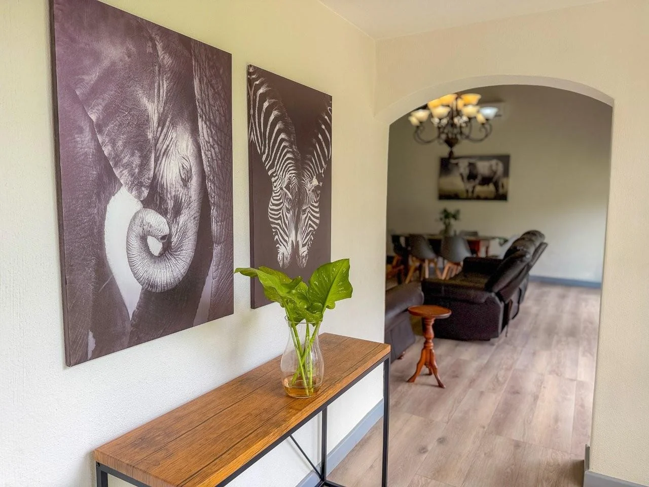 ROOIHUISKRAAL GEM :  ELEVATED LIFESTYLE AVAILABLE.