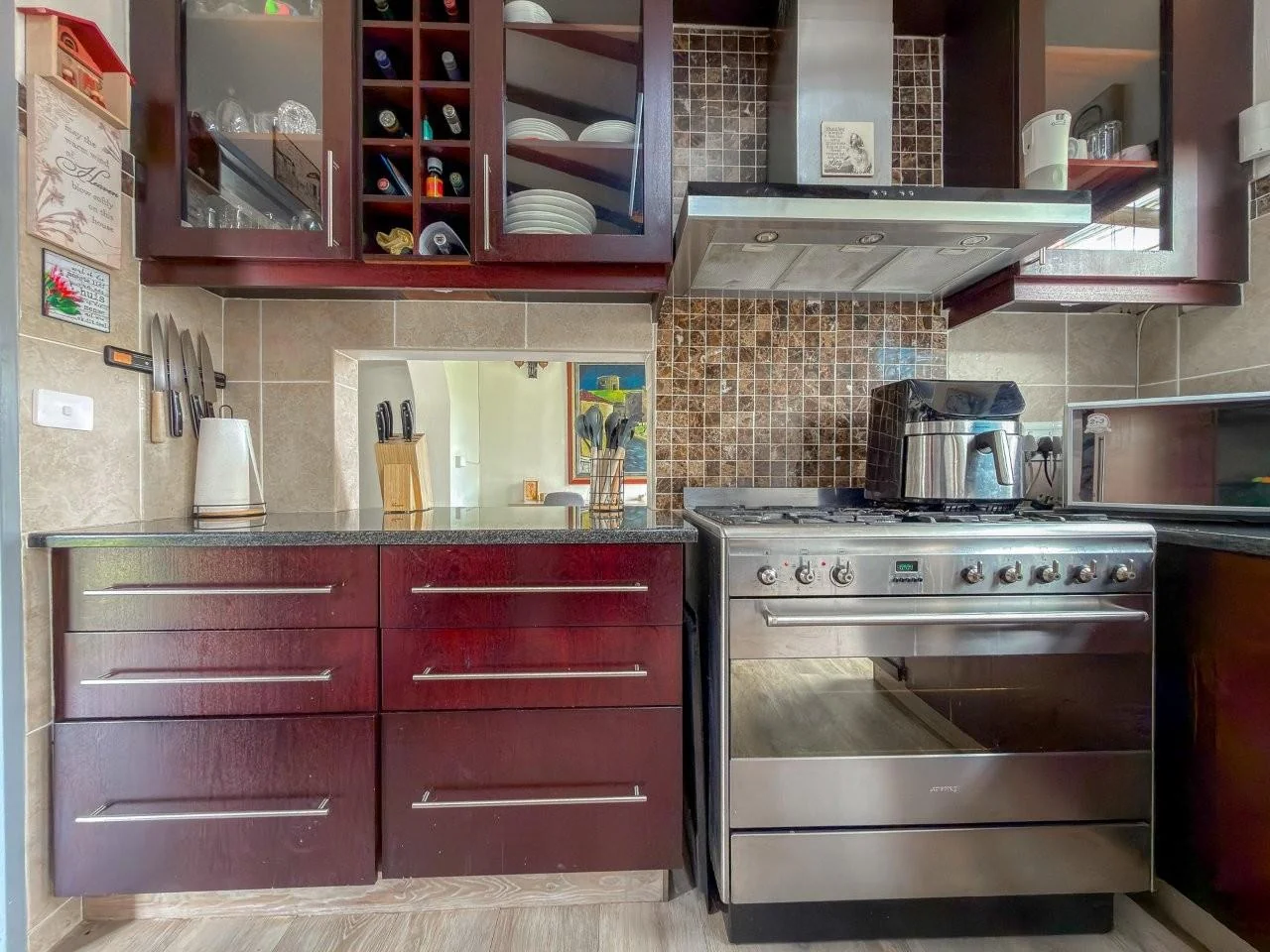 ROOIHUISKRAAL GEM :  ELEVATED LIFESTYLE AVAILABLE.