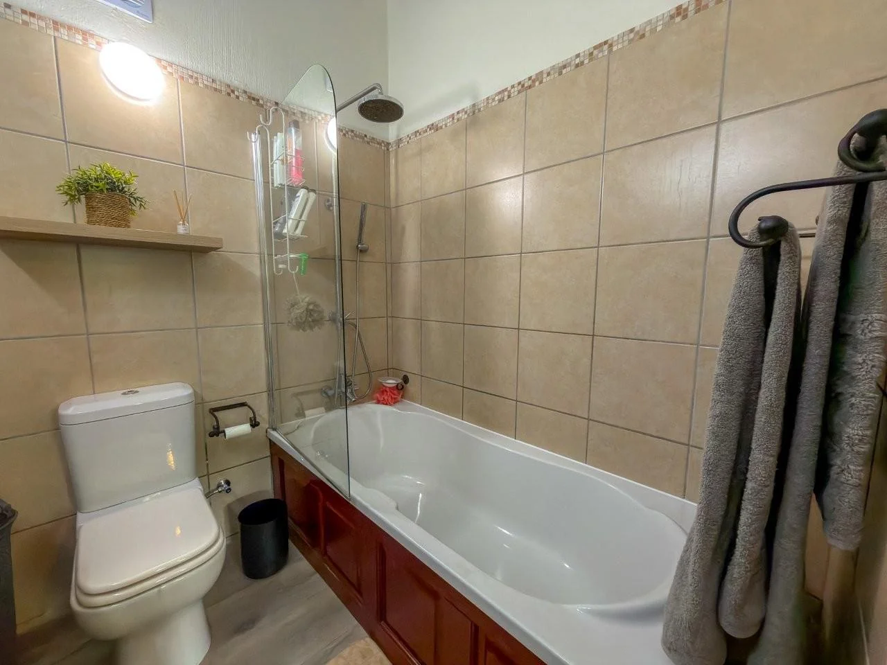 ROOIHUISKRAAL GEM :  ELEVATED LIFESTYLE AVAILABLE.