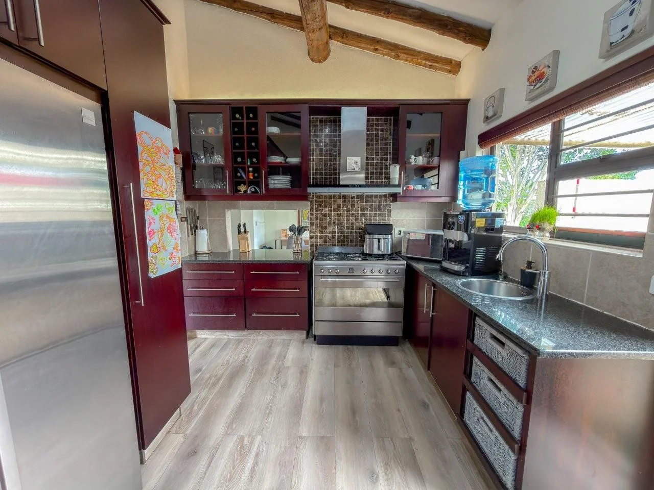 ROOIHUISKRAAL GEM :  ELEVATED LIFESTYLE AVAILABLE.