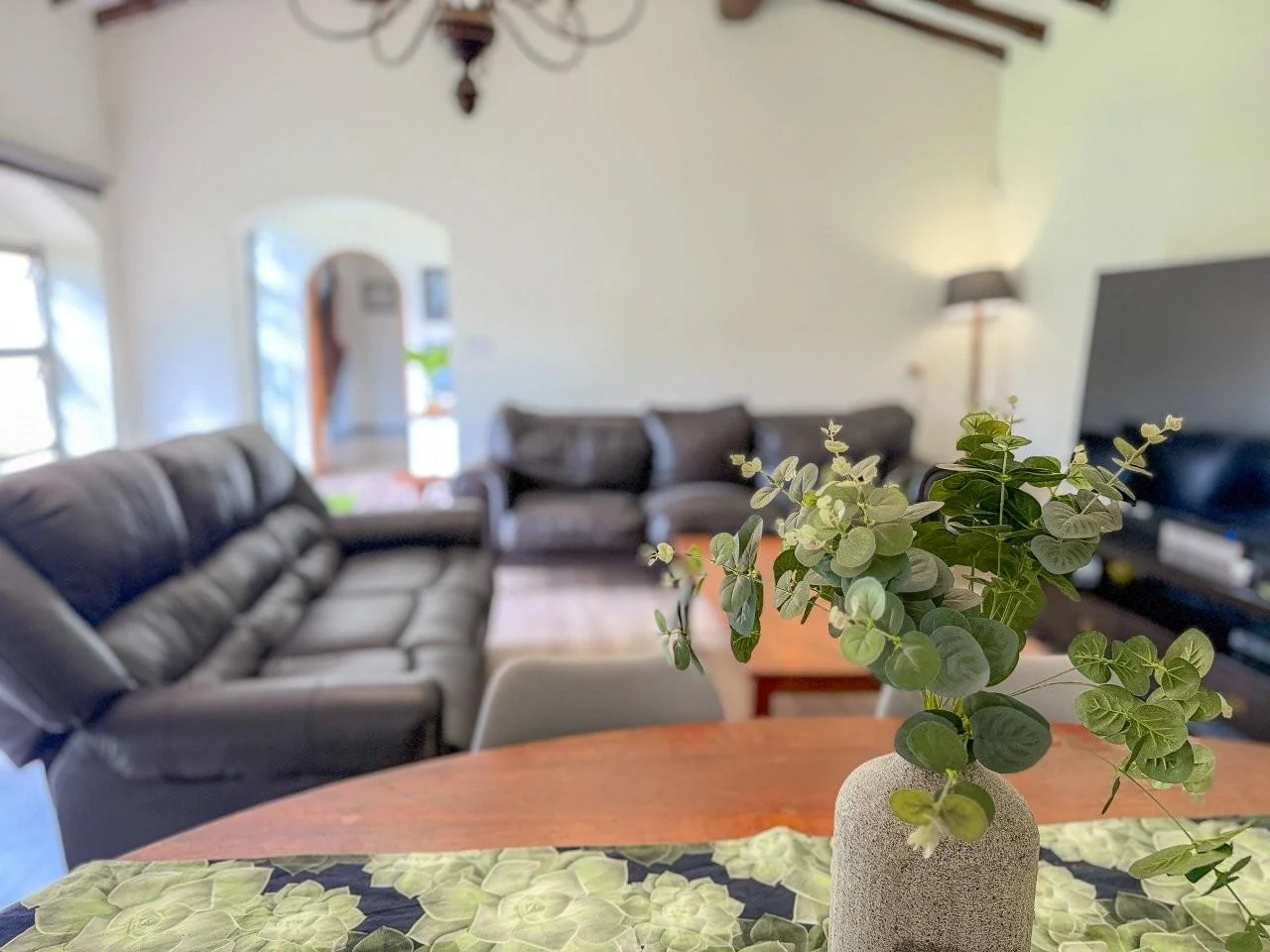 ROOIHUISKRAAL GEM :  ELEVATED LIFESTYLE AVAILABLE.