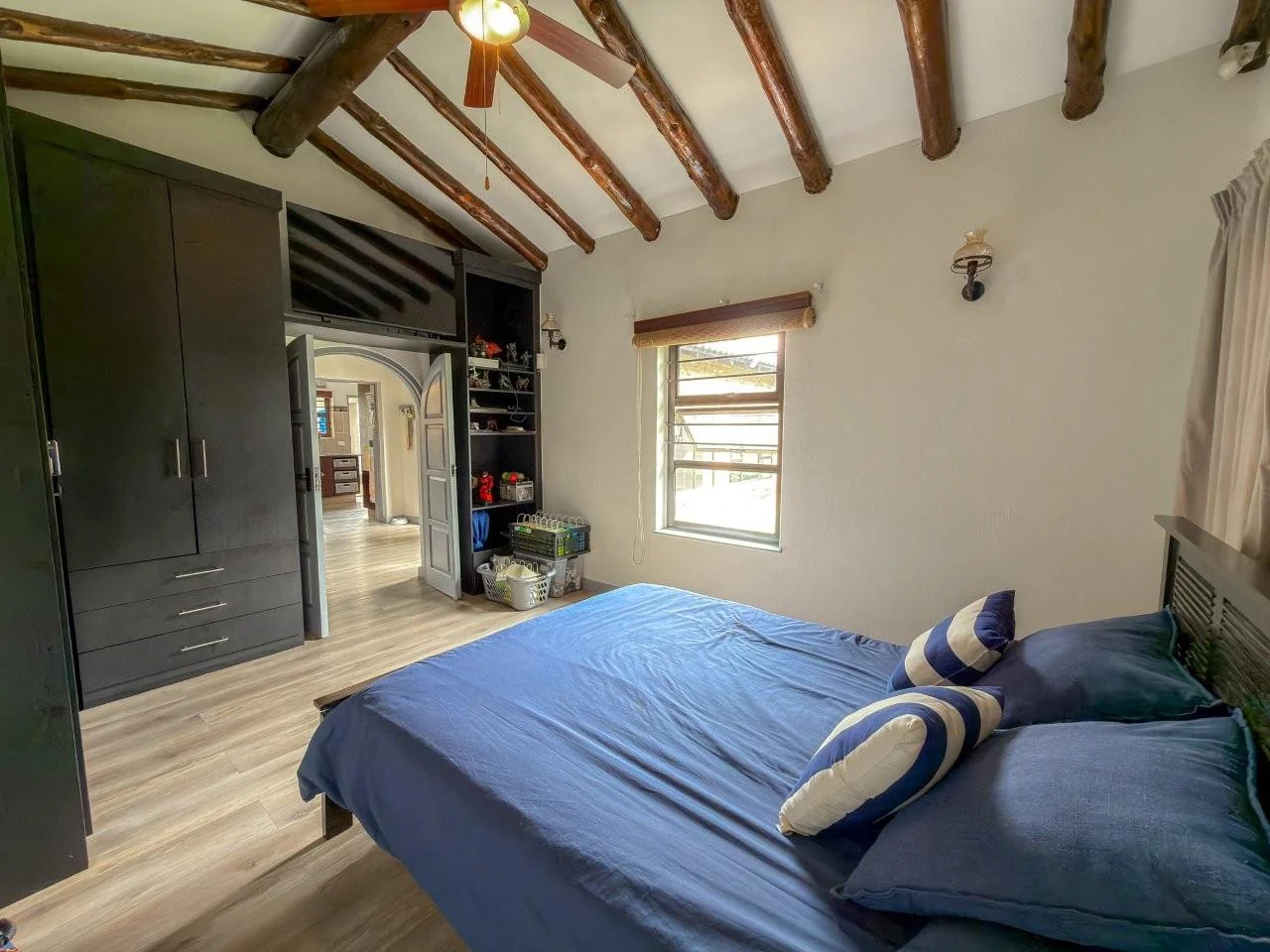 ROOIHUISKRAAL GEM :  ELEVATED LIFESTYLE AVAILABLE.