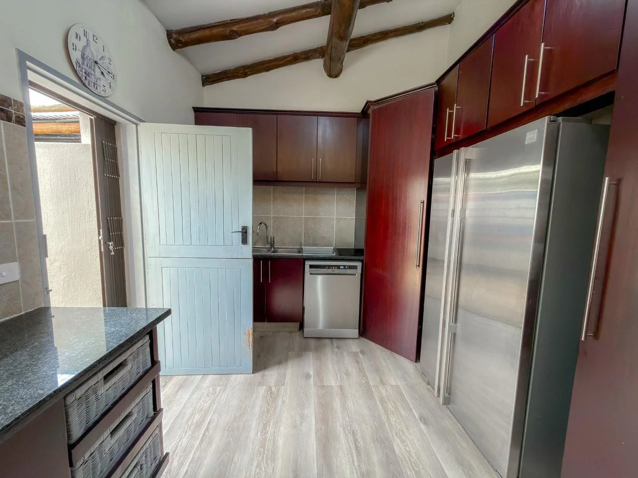 ROOIHUISKRAAL GEM :  ELEVATED LIFESTYLE AVAILABLE.