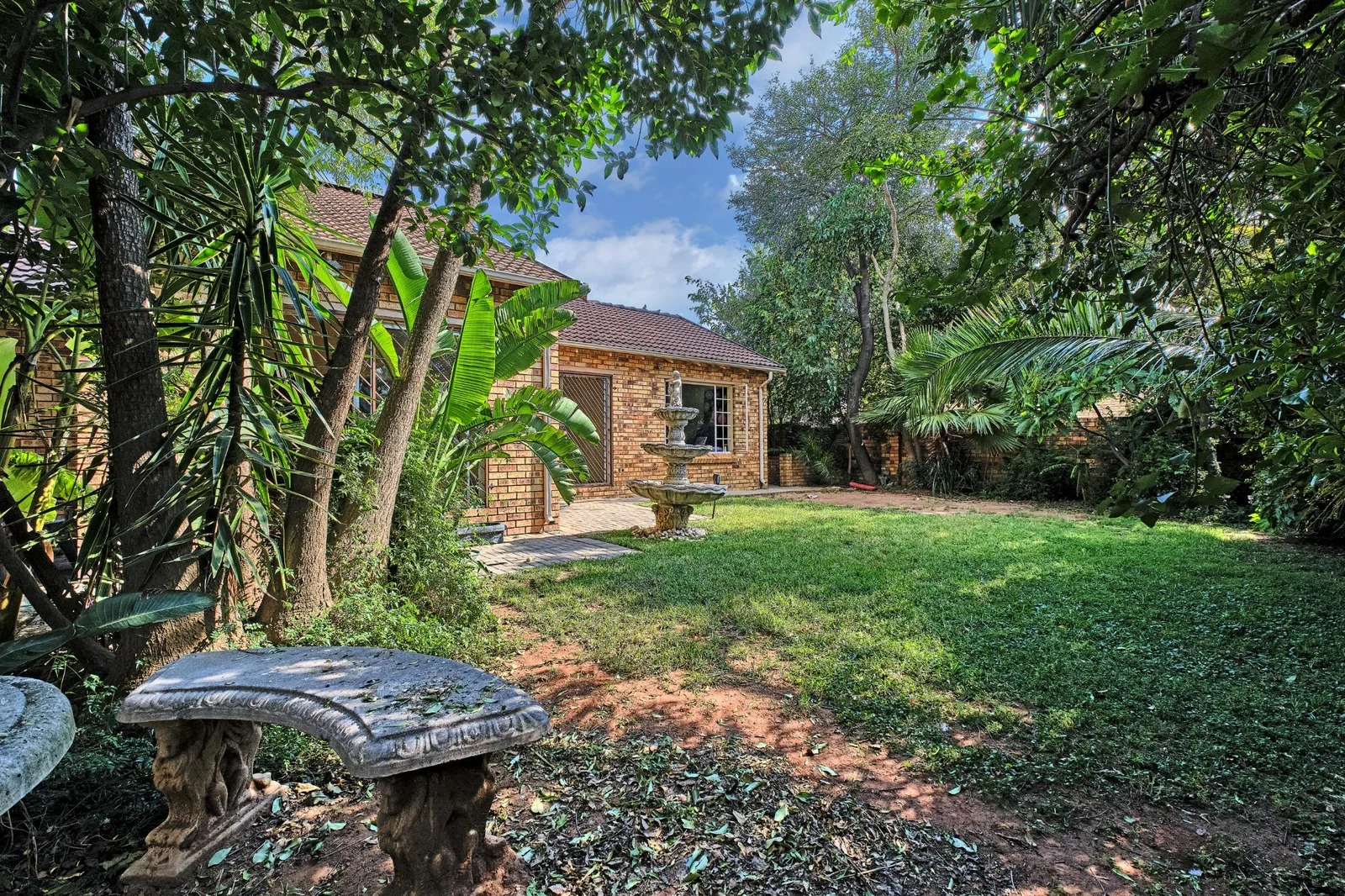 Elegant Family Home in Secure, Pet-Friendly Complex