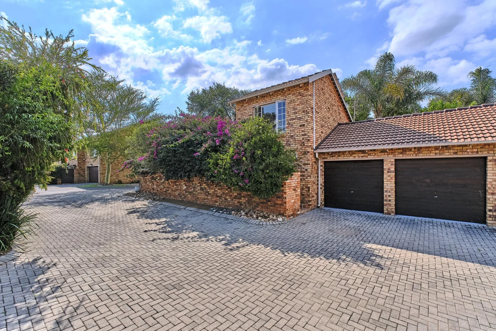 Elegant Family Home in Secure, Pet-Friendly Complex