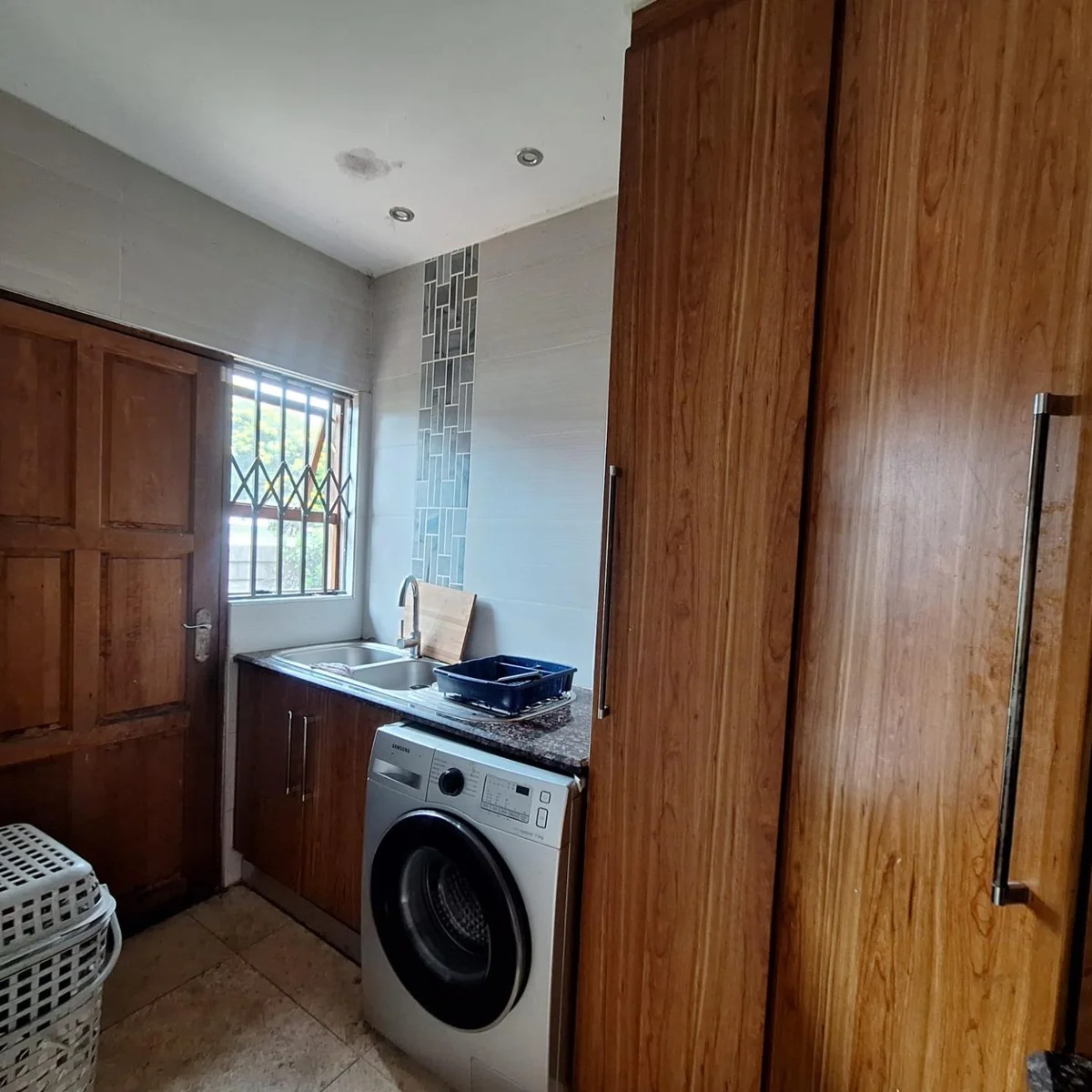 Spacious 5 bedroom family Home with Exceptional Versatility