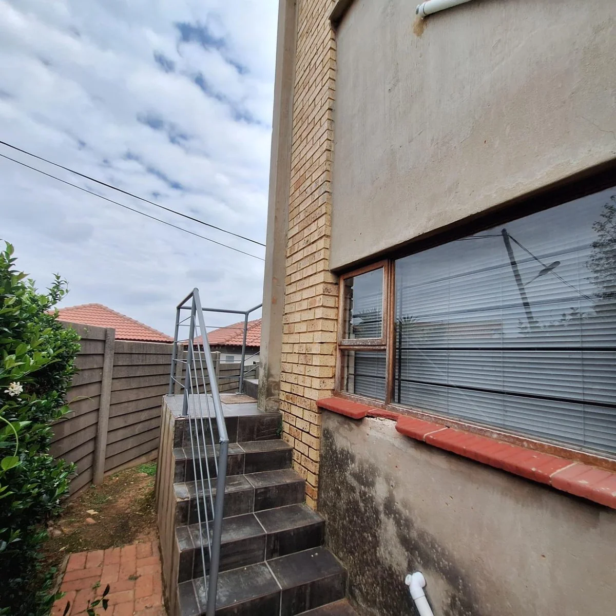 Spacious 5 bedroom family Home with Exceptional Versatility