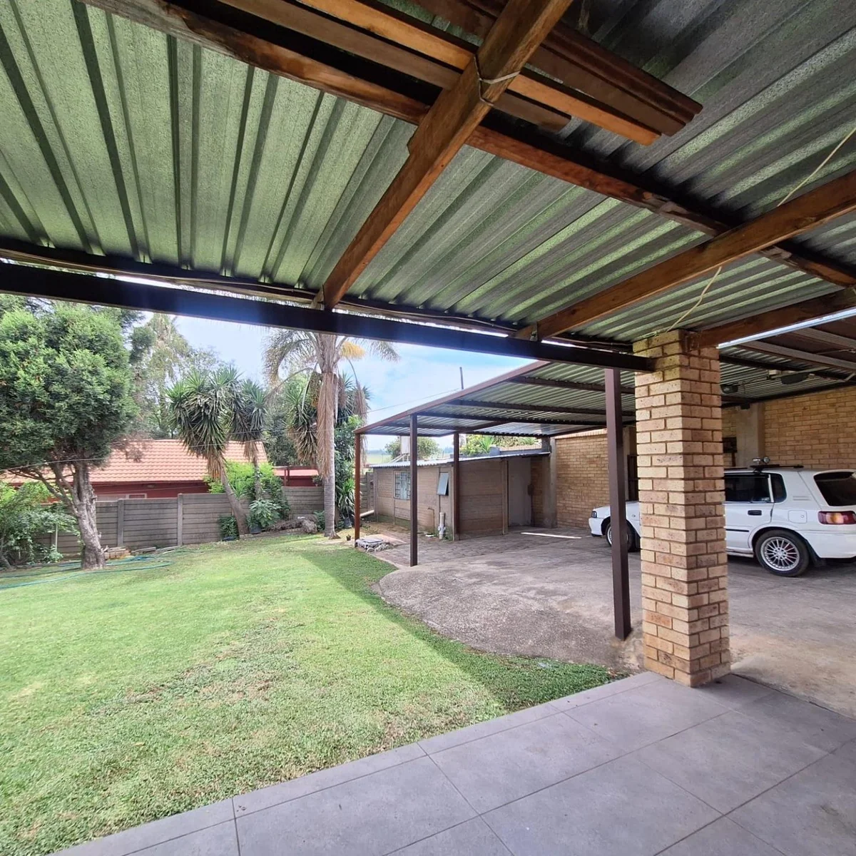 Spacious 5 bedroom family Home with Exceptional Versatility