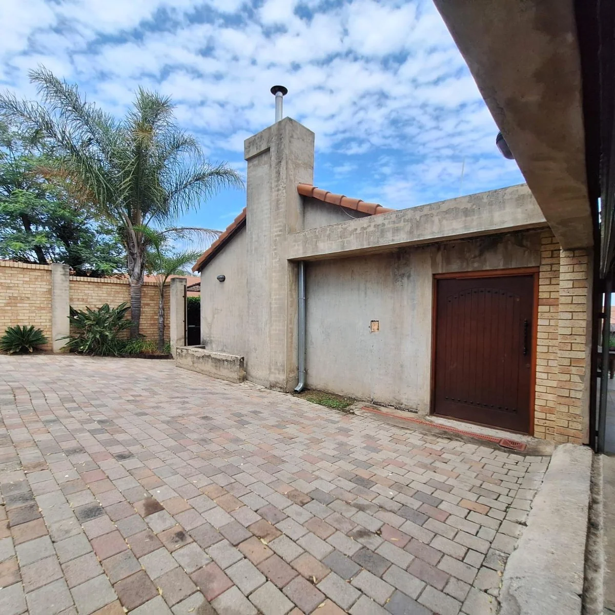 Spacious 5 bedroom family Home with Exceptional Versatility