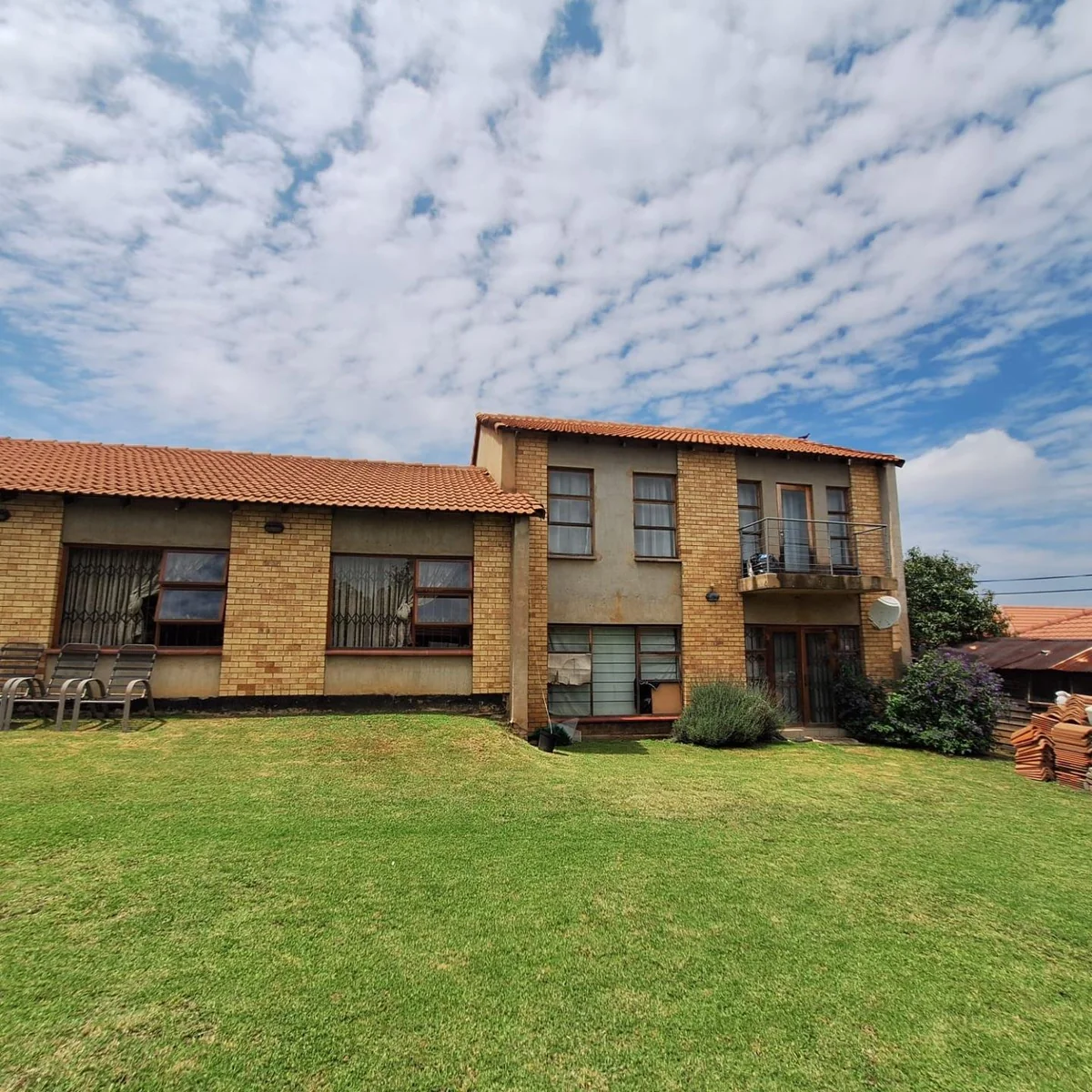 Spacious 5 bedroom family Home with Exceptional Versatility