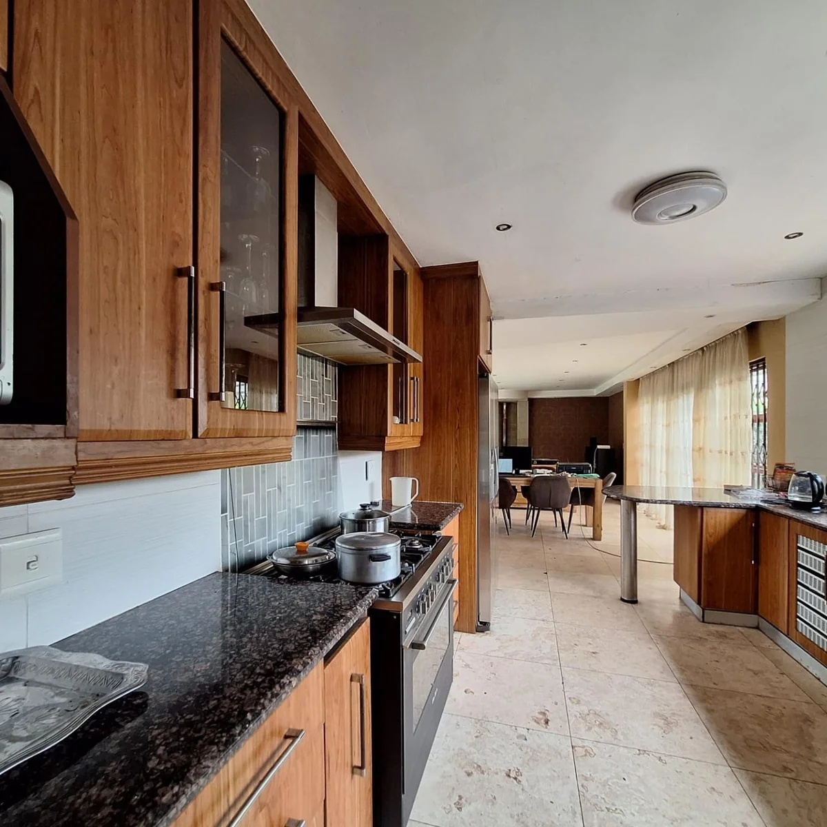 Spacious 5 bedroom family Home with Exceptional Versatility