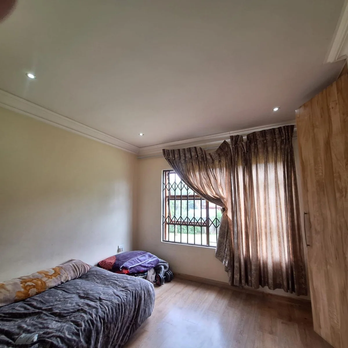 Spacious 5 bedroom family Home with Exceptional Versatility