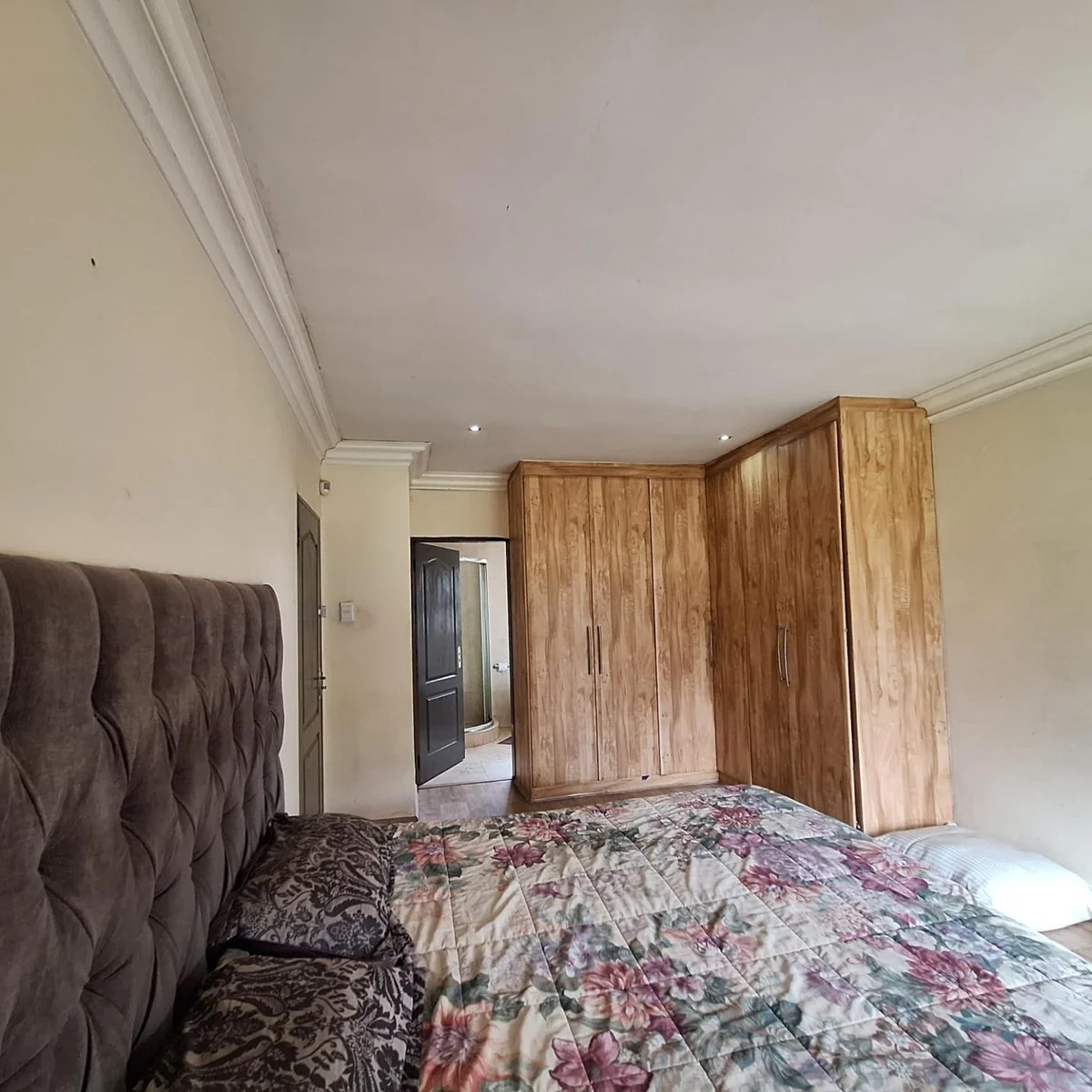 Spacious 5 bedroom family Home with Exceptional Versatility