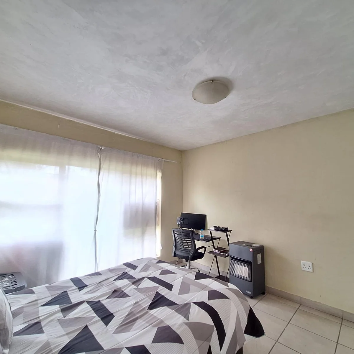 Spacious 5 bedroom family Home with Exceptional Versatility