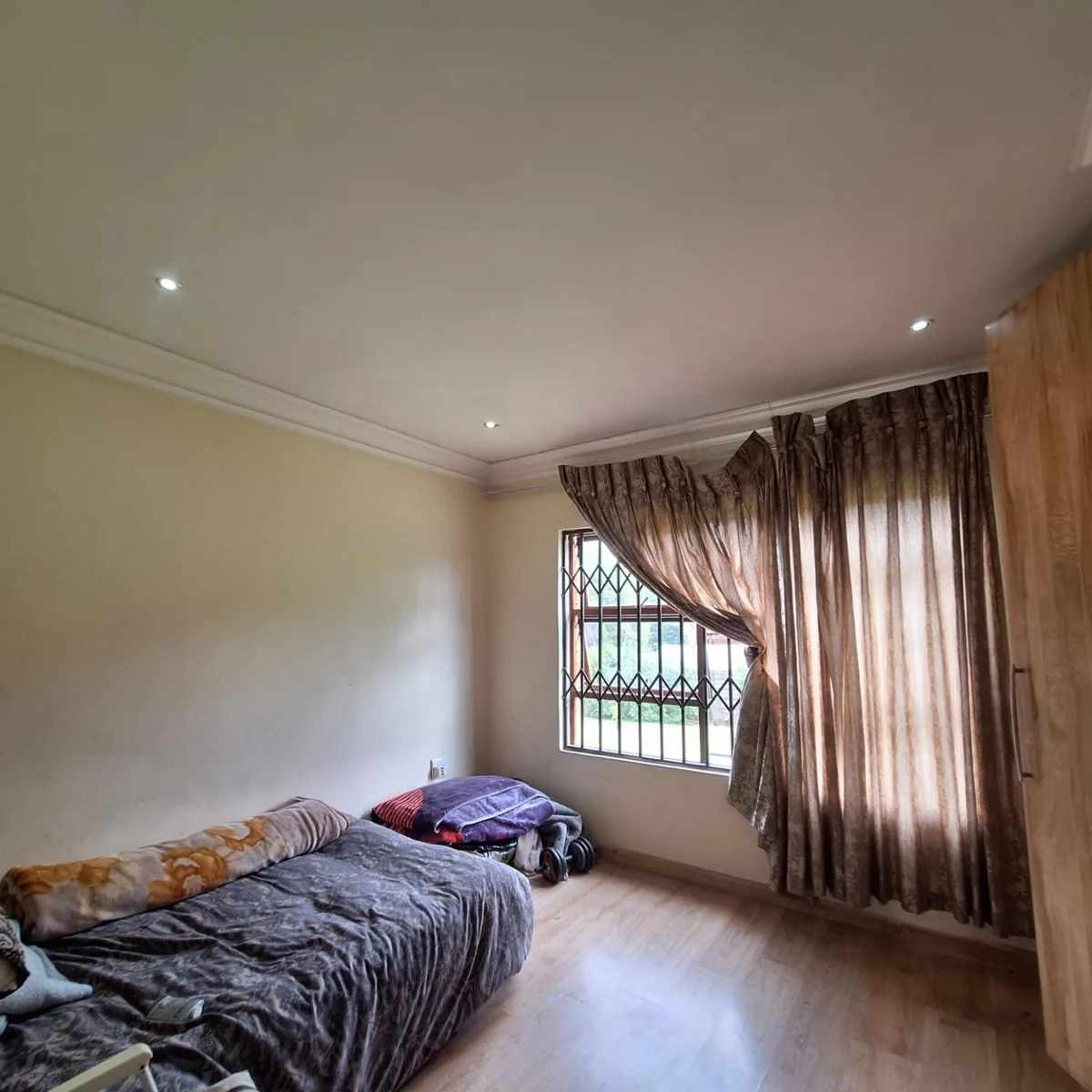 Spacious 5 bedroom family Home with Exceptional Versatility