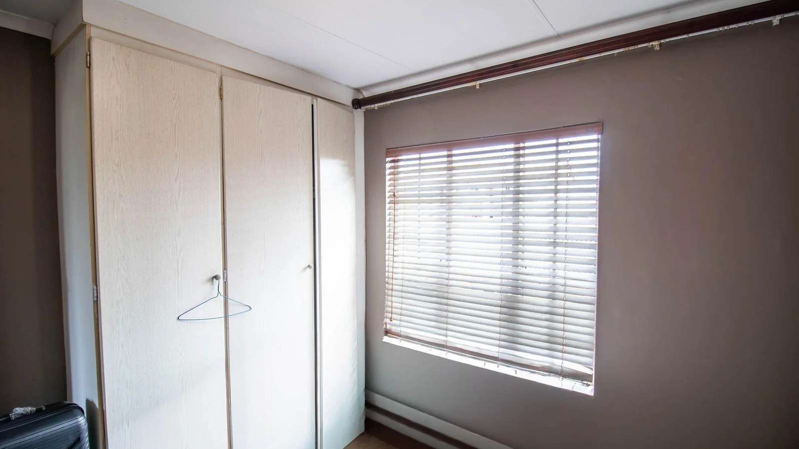 Welcome to this spacious 120sqm first-floor corner unit located in the ever-popular and well-secured Eco Park Estate, right in the heart of Centurion.