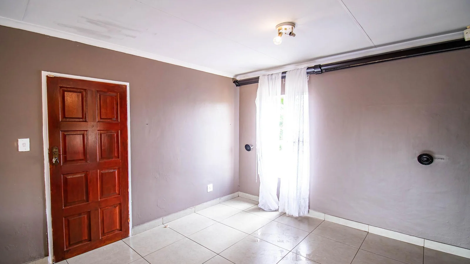 Welcome to this spacious 120sqm first-floor corner unit located in the ever-popular and well-secured Eco Park Estate, right in the heart of Centurion.