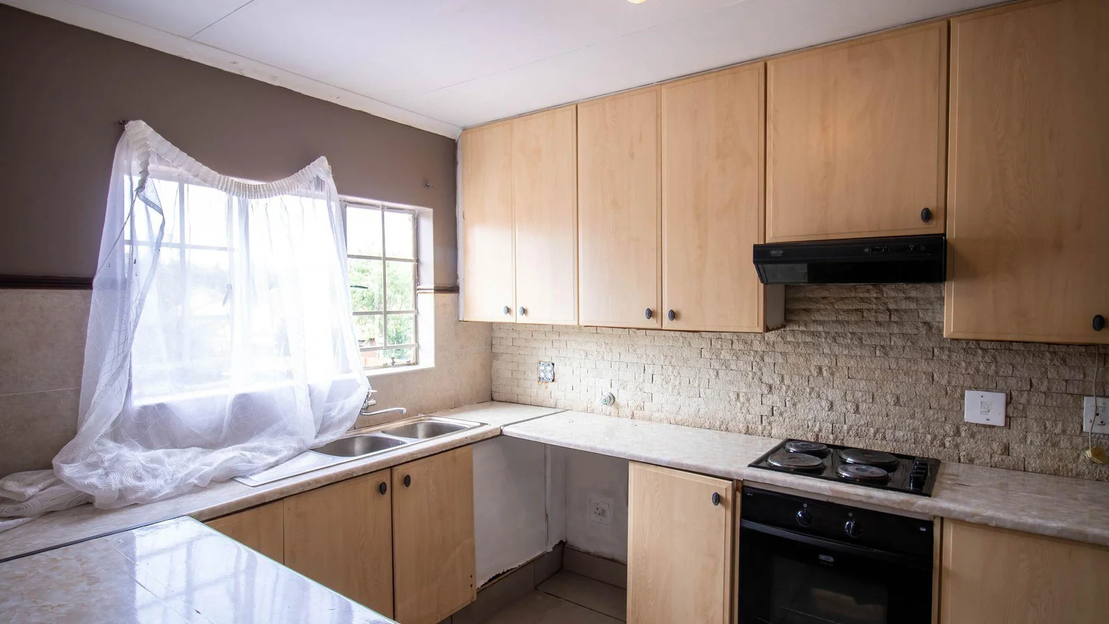 Welcome to this spacious 120sqm first-floor corner unit located in the ever-popular and well-secured Eco Park Estate, right in the heart of Centurion.