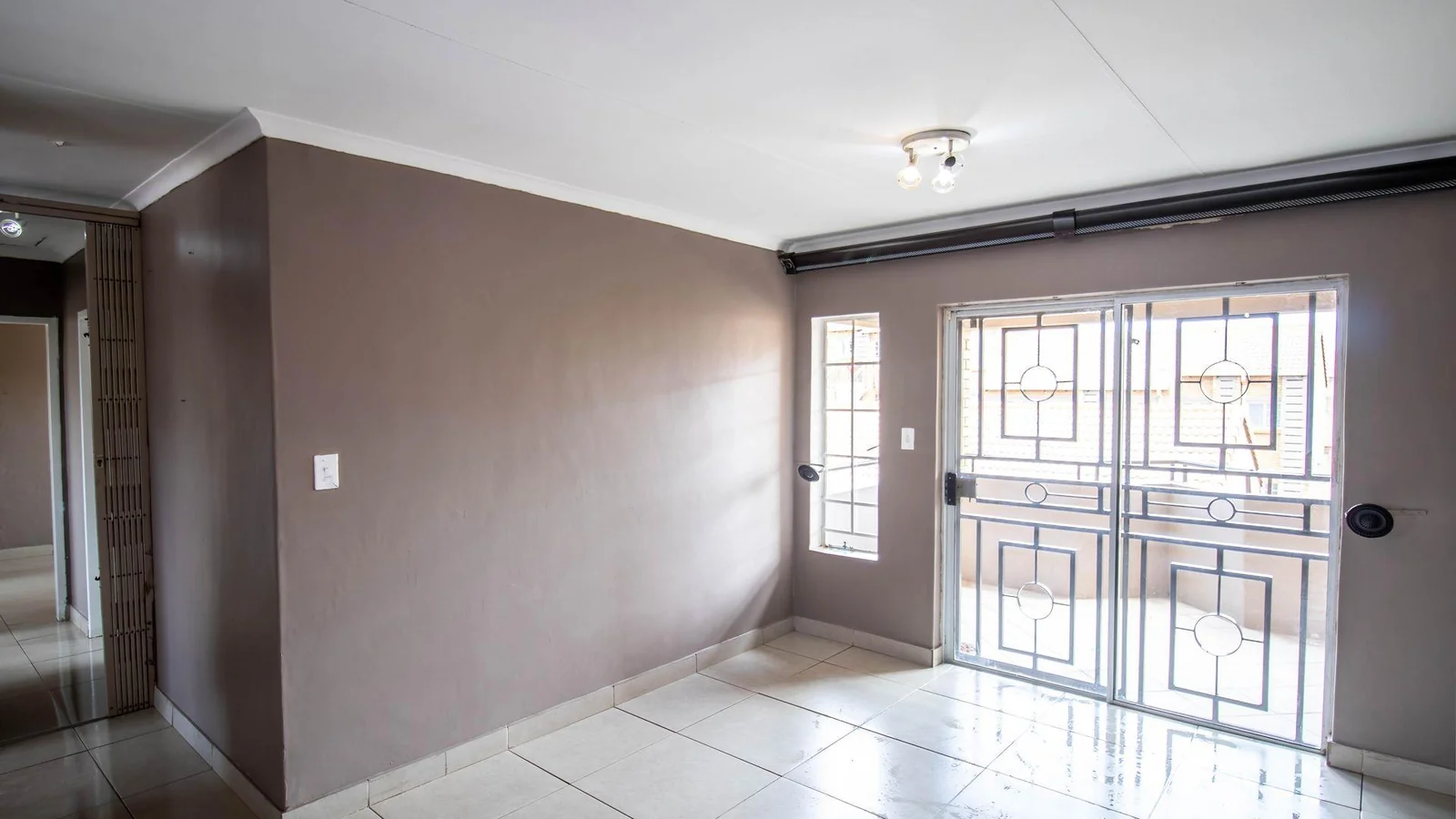 Welcome to this spacious 120sqm first-floor corner unit located in the ever-popular and well-secured Eco Park Estate, right in the heart of Centurion.