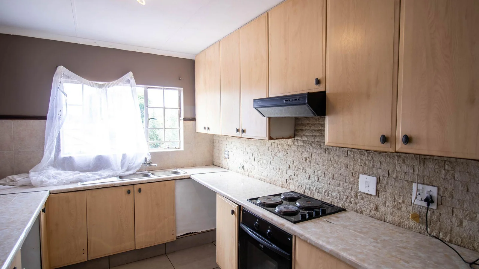 Welcome to this spacious 120sqm first-floor corner unit located in the ever-popular and well-secured Eco Park Estate, right in the heart of Centurion.