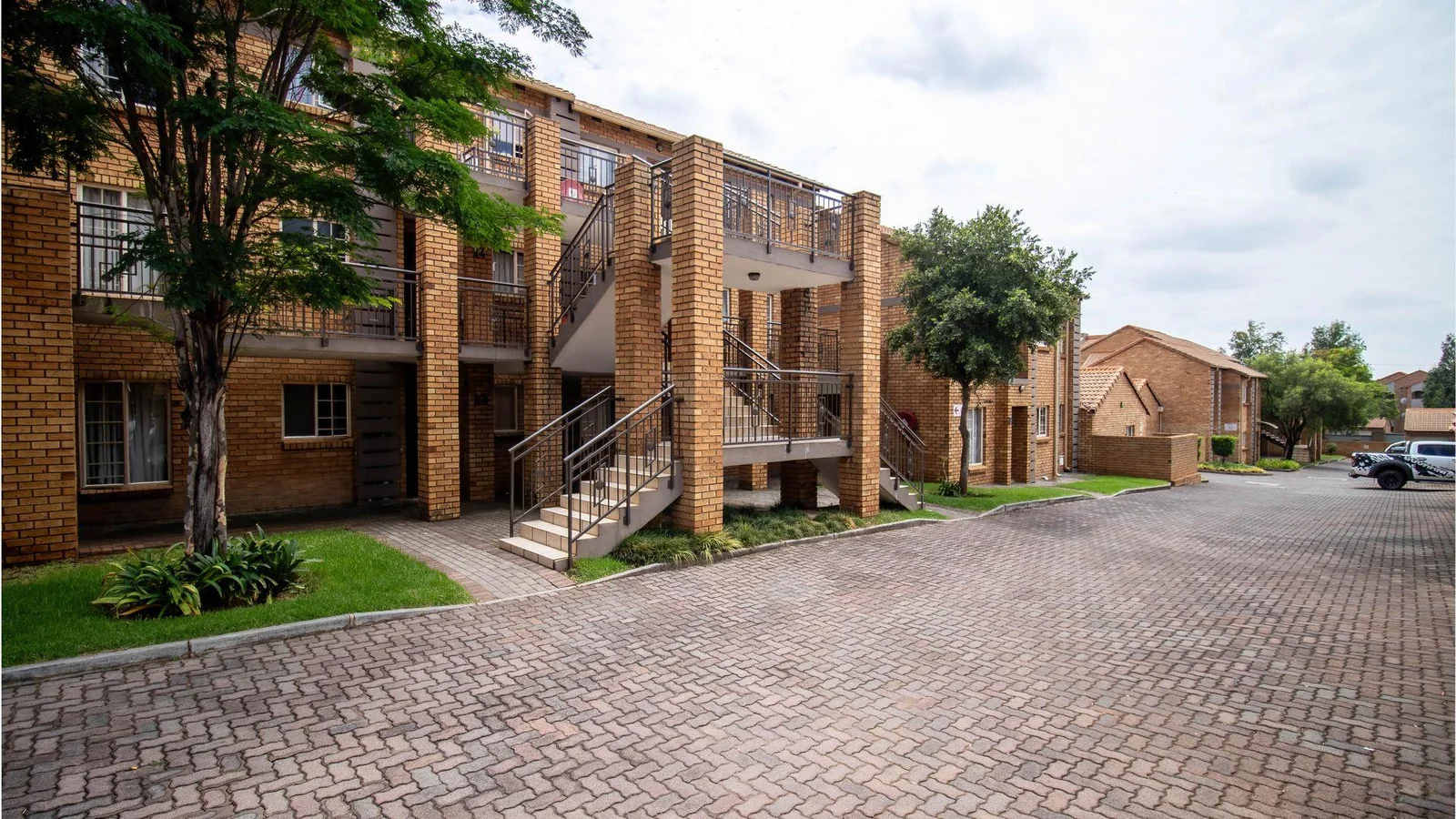 Welcome to this spacious 120sqm first-floor corner unit located in the ever-popular and well-secured Eco Park Estate, right in the heart of Centurion.