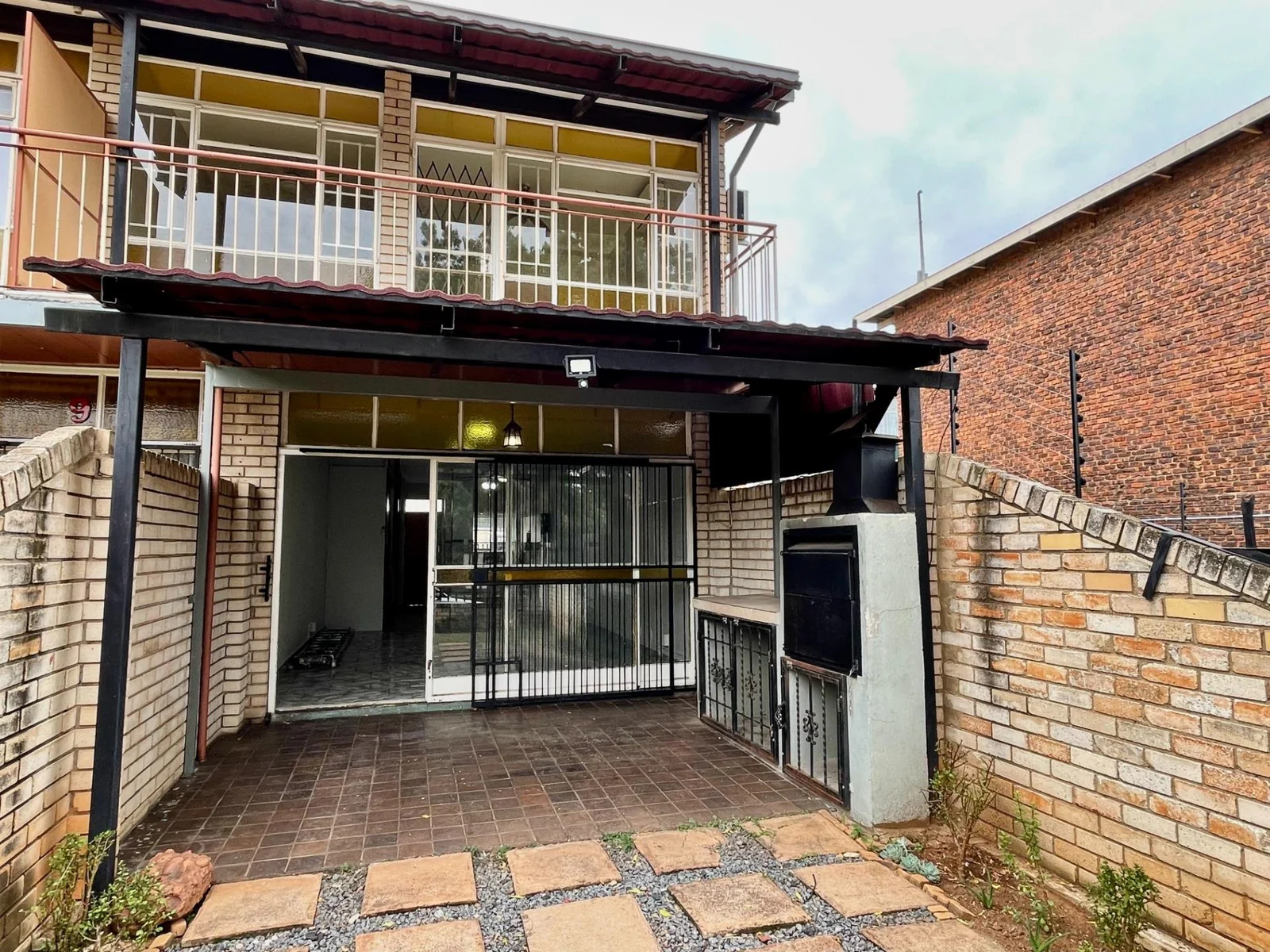 3 Bed Duplex for Sale!