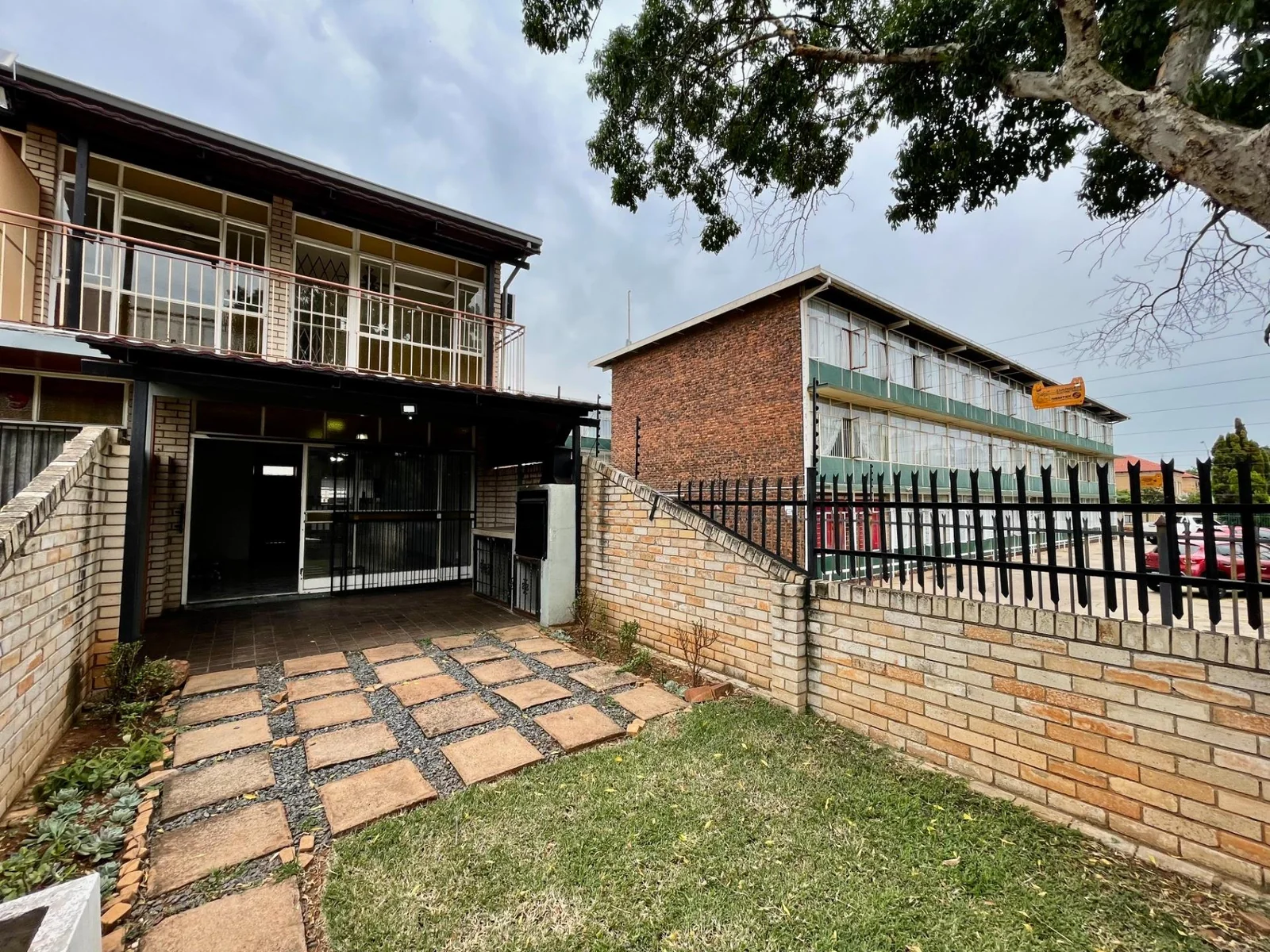 3 Bed Duplex for Sale!