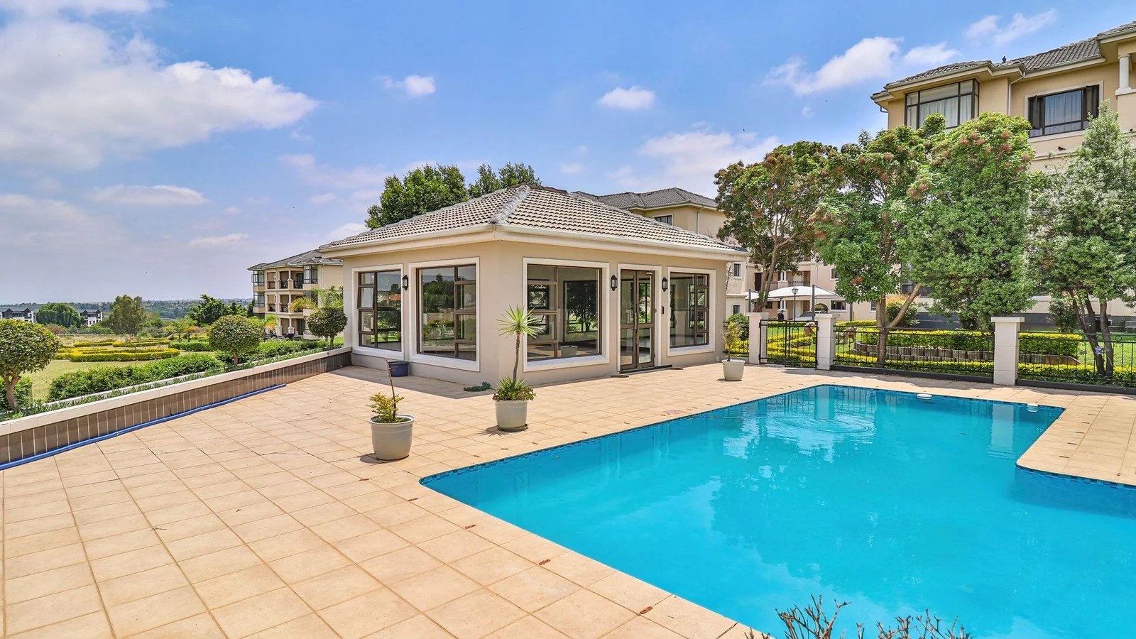 Modern 2bed, 2bath  Apartment for Sale in Summerset Midrand