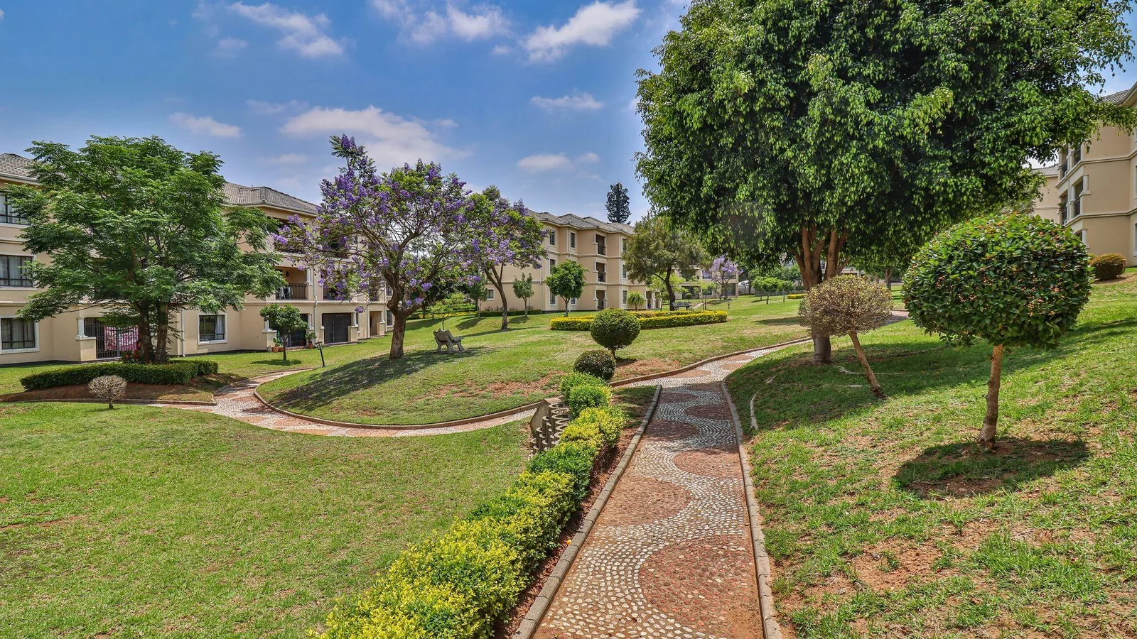 Modern 2bed, 2bath  Apartment for Sale in Summerset Midrand