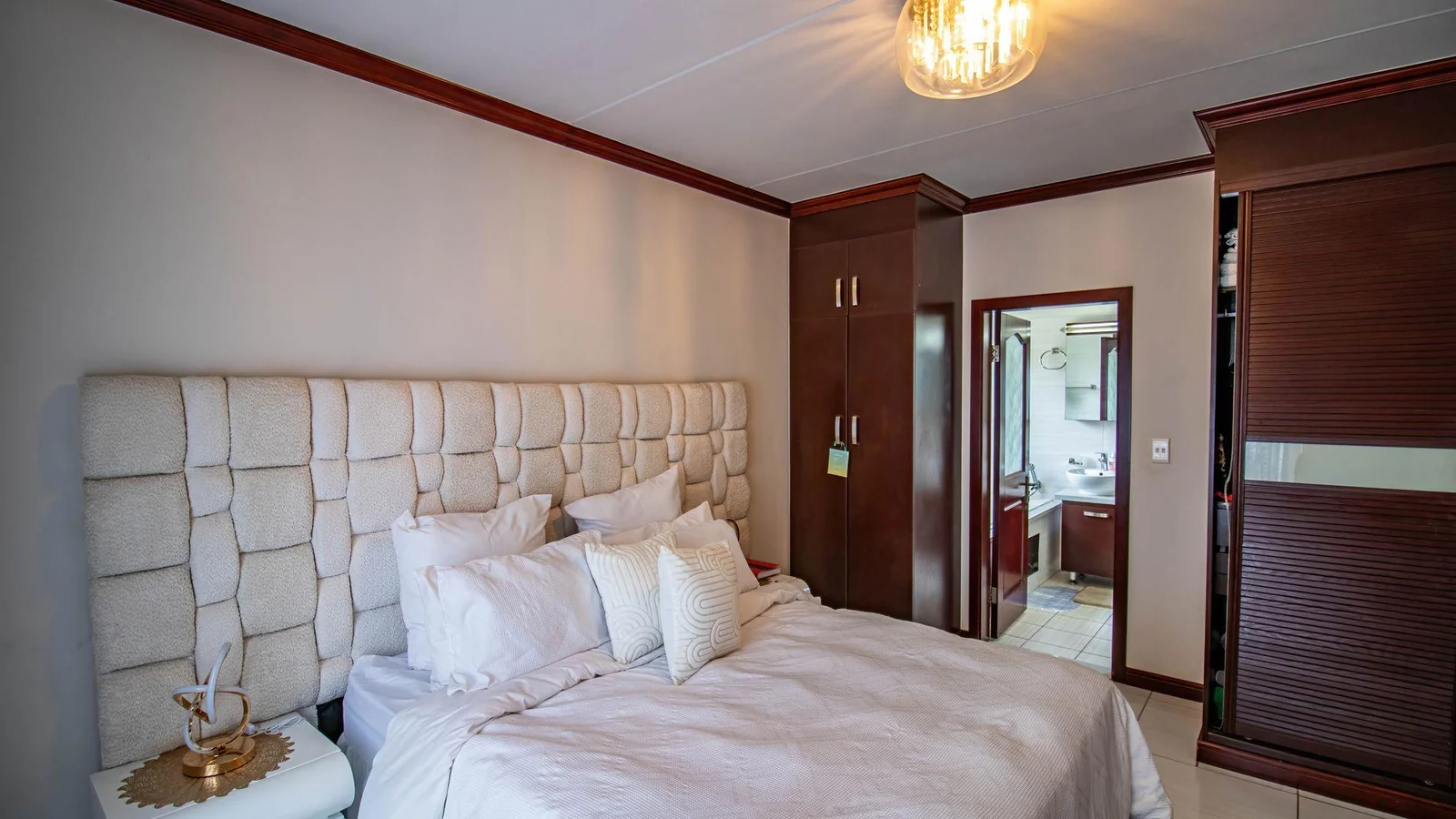 Modern 2bed, 2bath  Apartment for Sale in Summerset Midrand