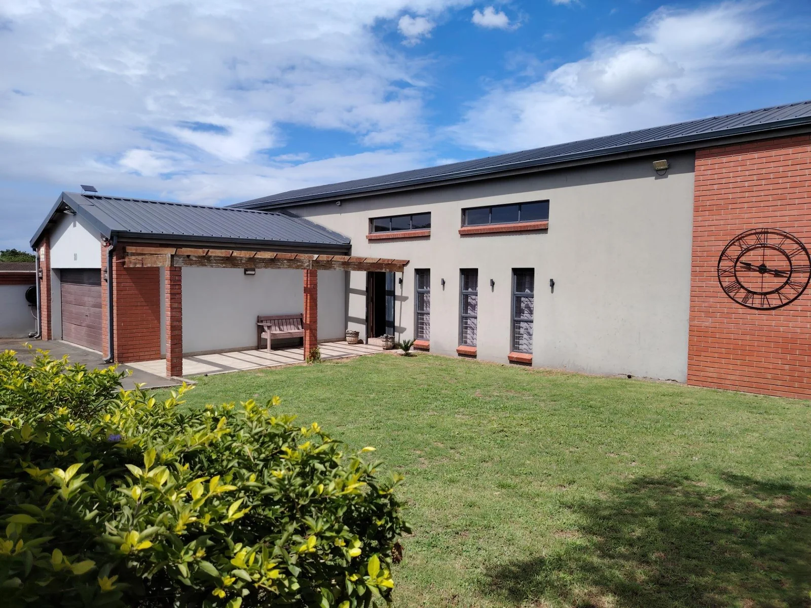 MULTIPLE OPTIONS WITH A 2 BEDROOM FLAT