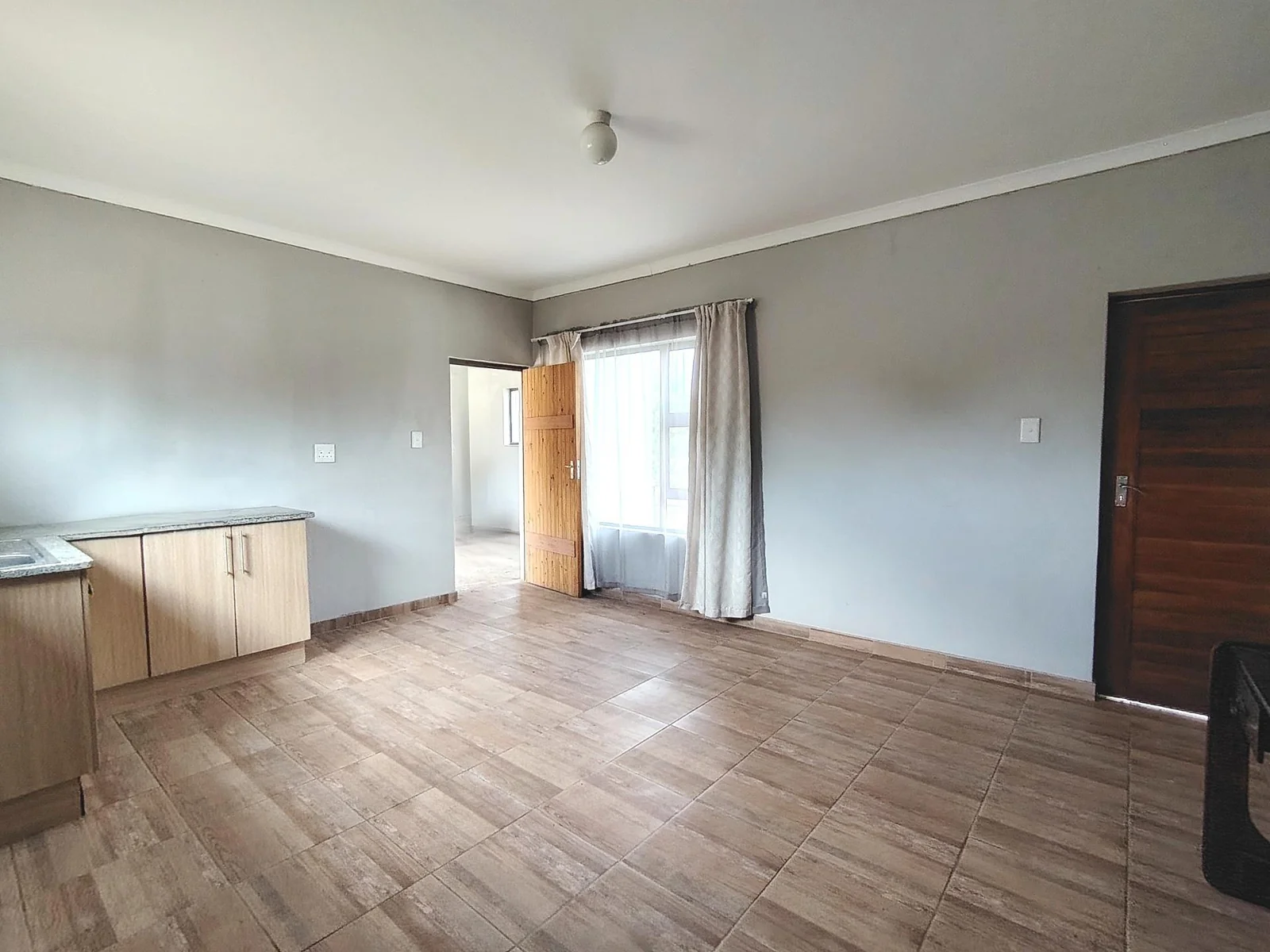 MULTIPLE OPTIONS WITH A 2 BEDROOM FLAT