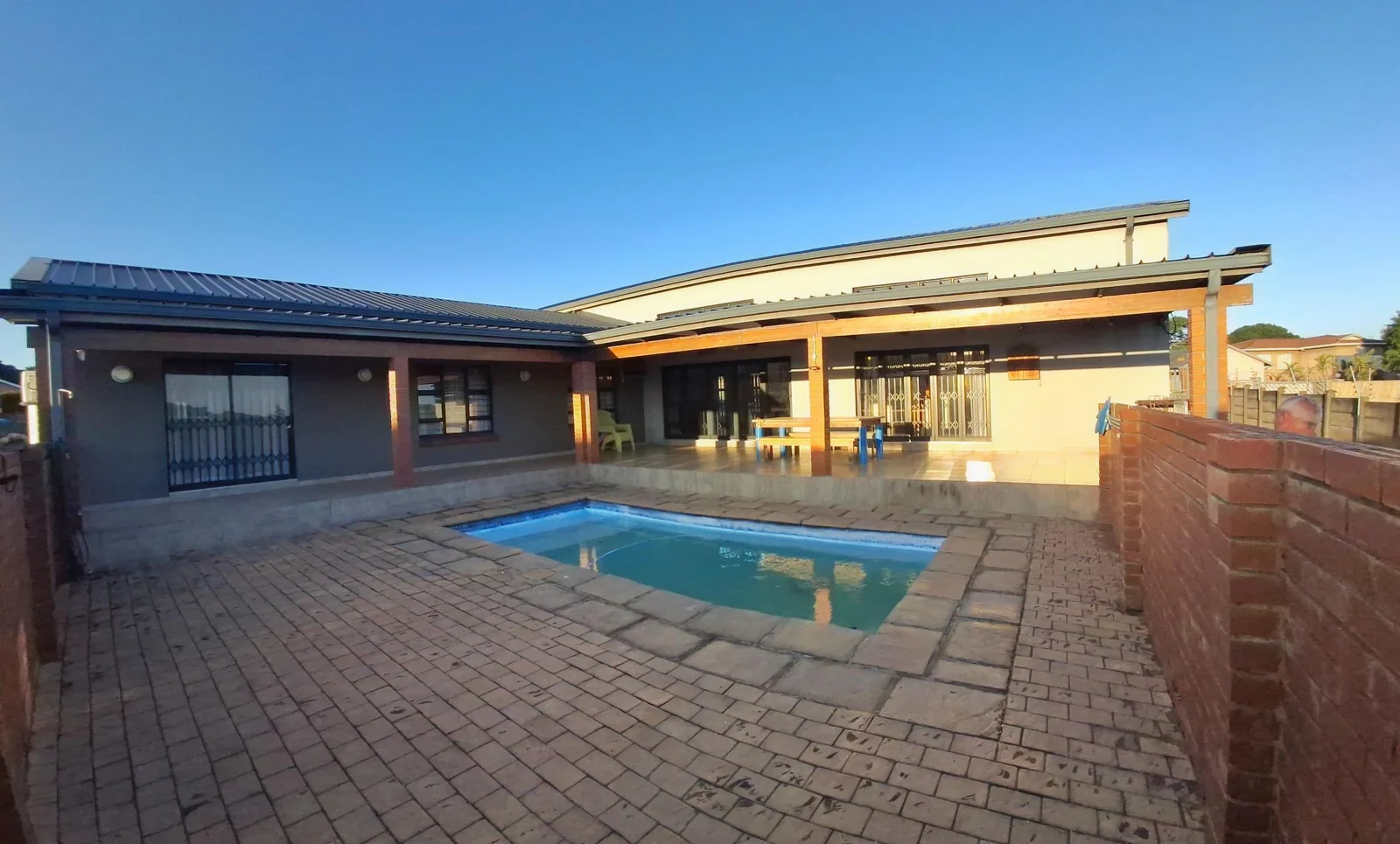 MULTIPLE OPTIONS WITH A 2 BEDROOM FLAT