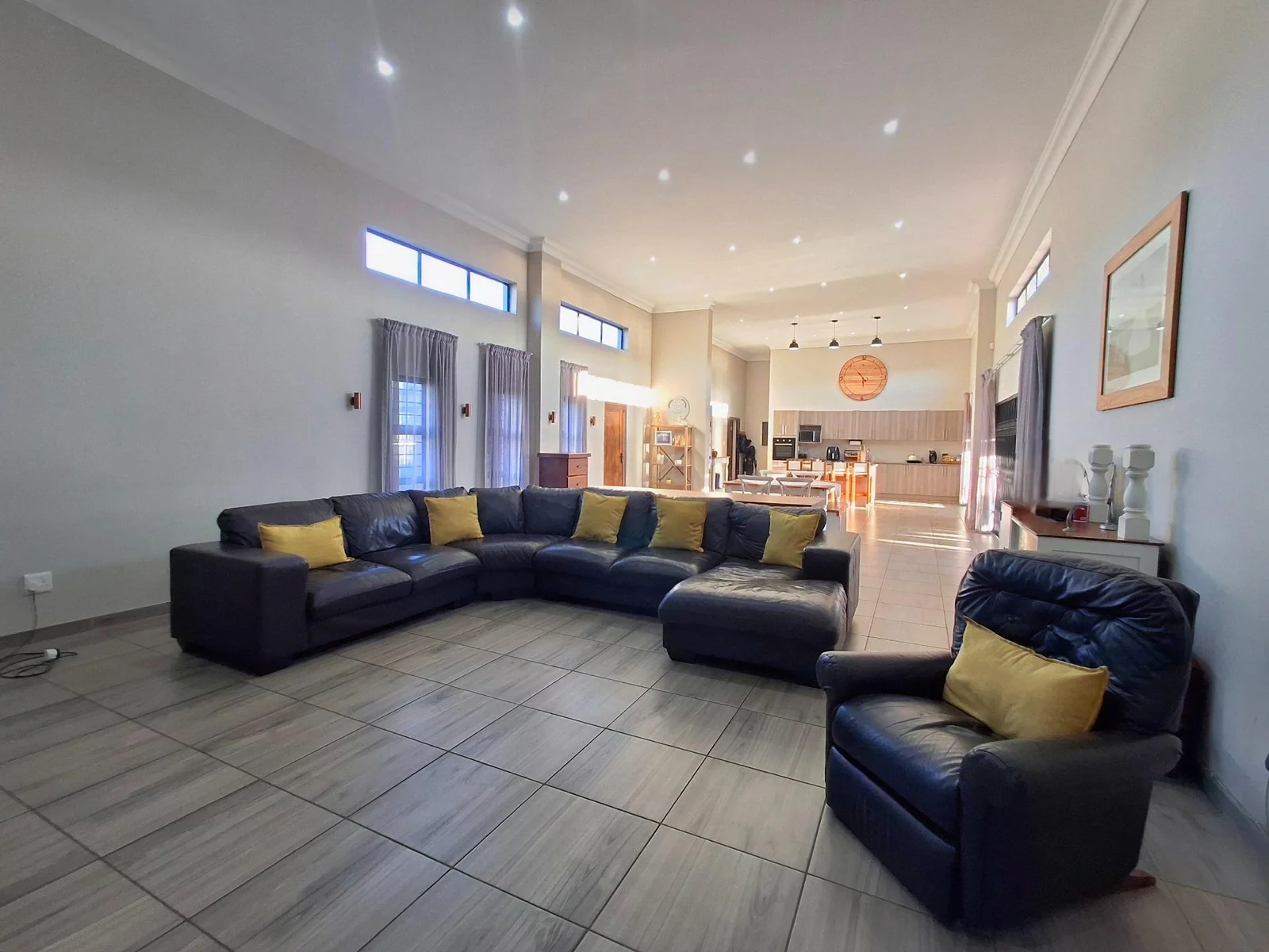 MULTIPLE OPTIONS WITH A 2 BEDROOM FLAT