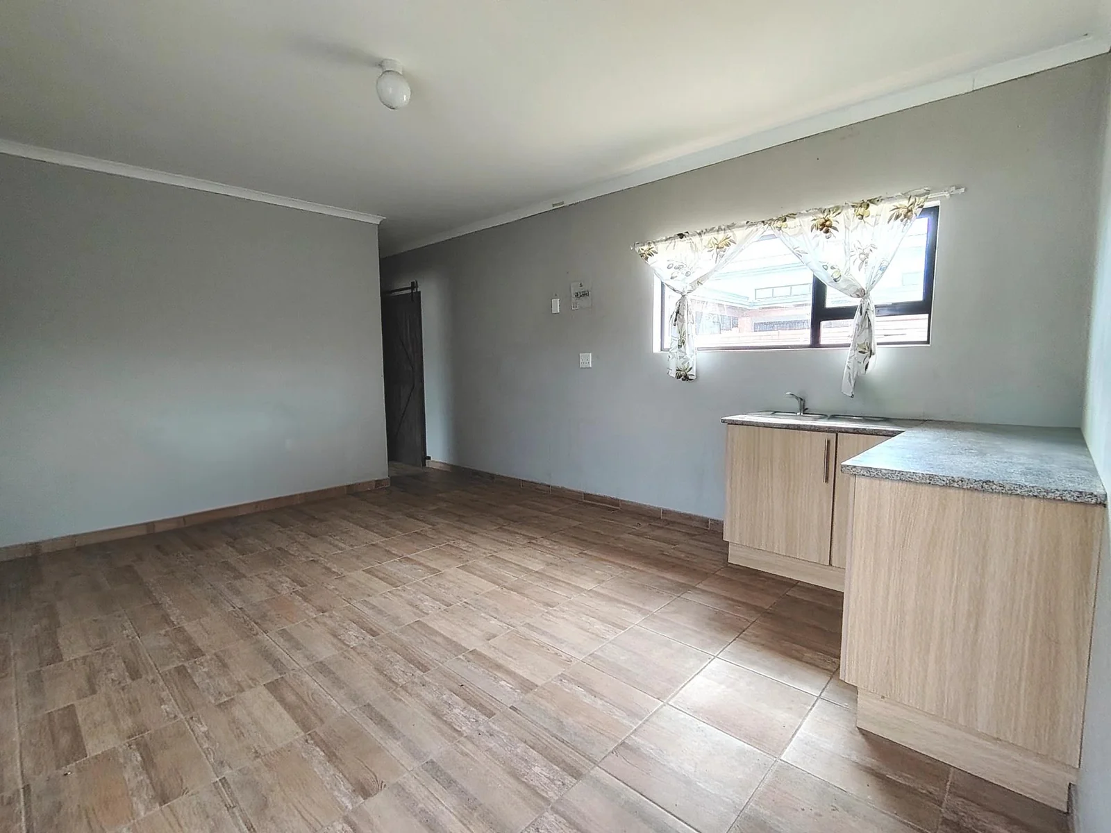 MULTIPLE OPTIONS WITH A 2 BEDROOM FLAT