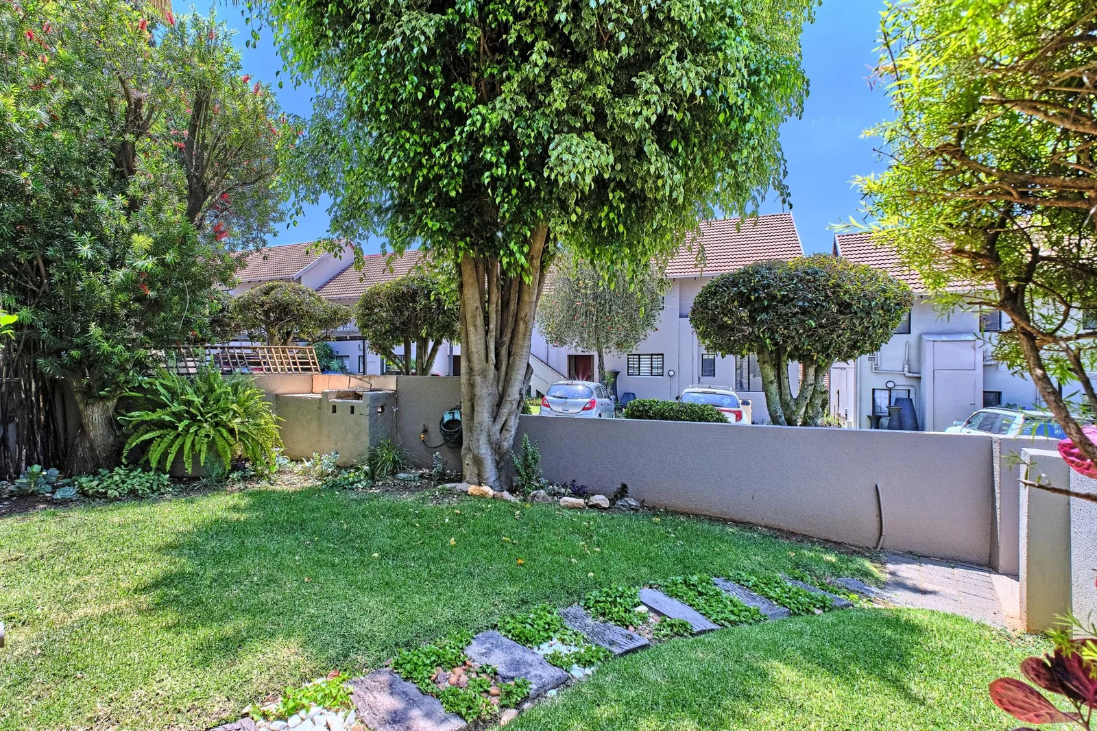 1 bedroom, 1 Bathroom pet friendly ground floor apartment for Sale in Radiokop, Roodepoort