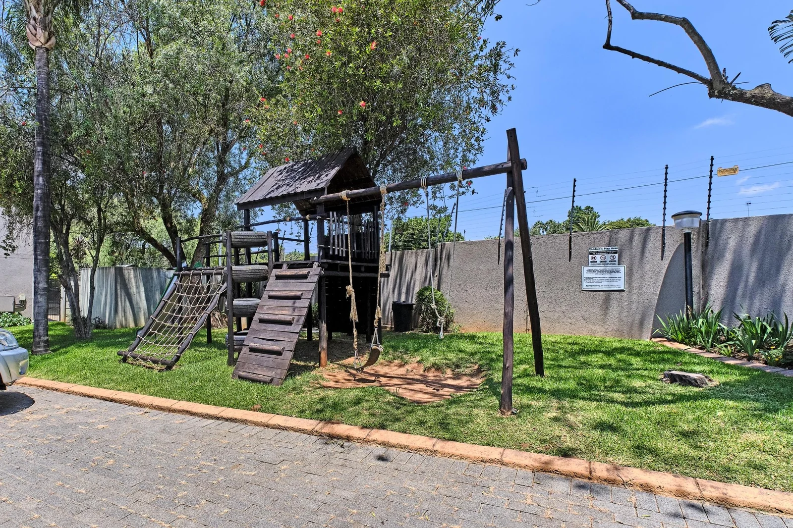 1 bedroom, 1 Bathroom pet friendly ground floor apartment for Sale in Radiokop, Roodepoort