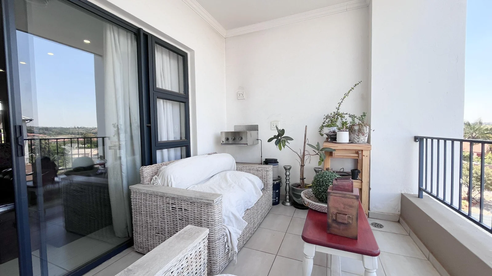 Modern 2 Bedroom Apartment For Sale