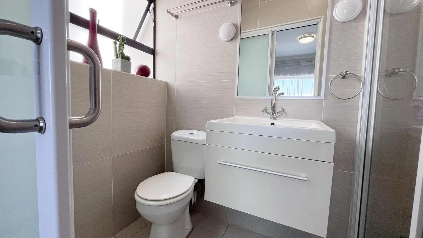 Modern 2 Bedroom Apartment For Sale