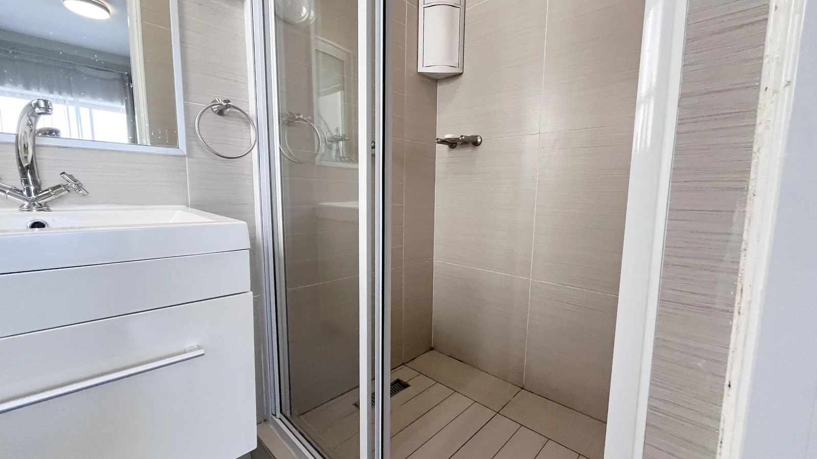 Modern 2 Bedroom Apartment For Sale