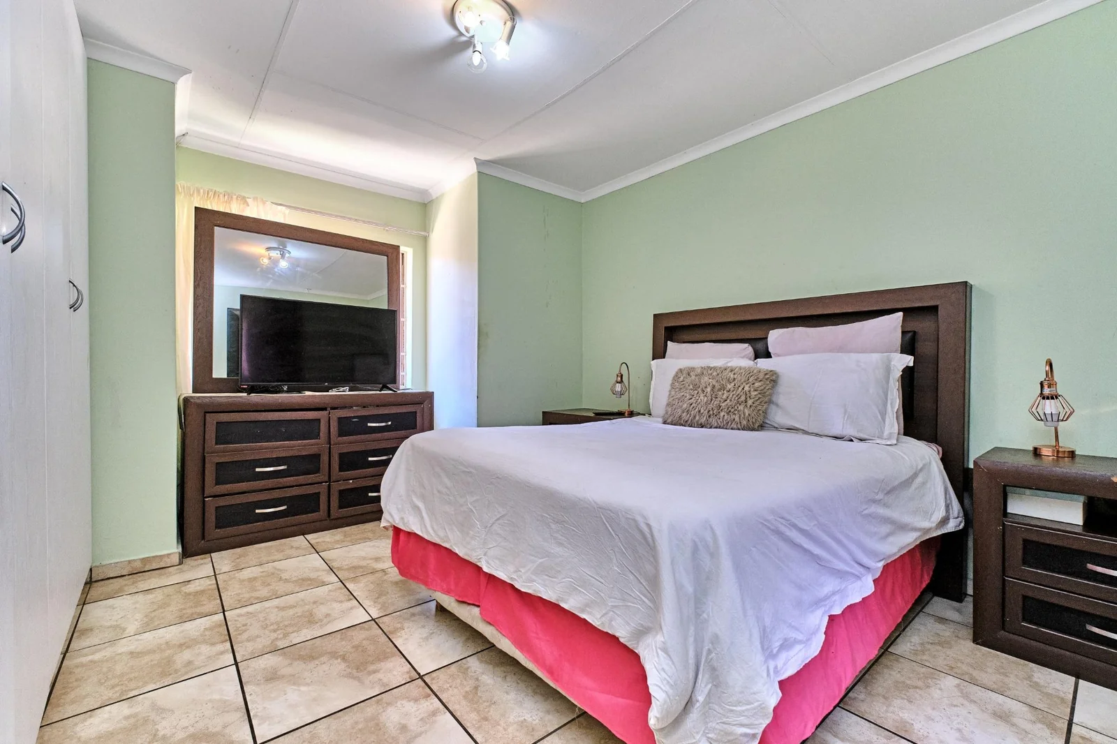 5 Bedroom Duplex For Sale