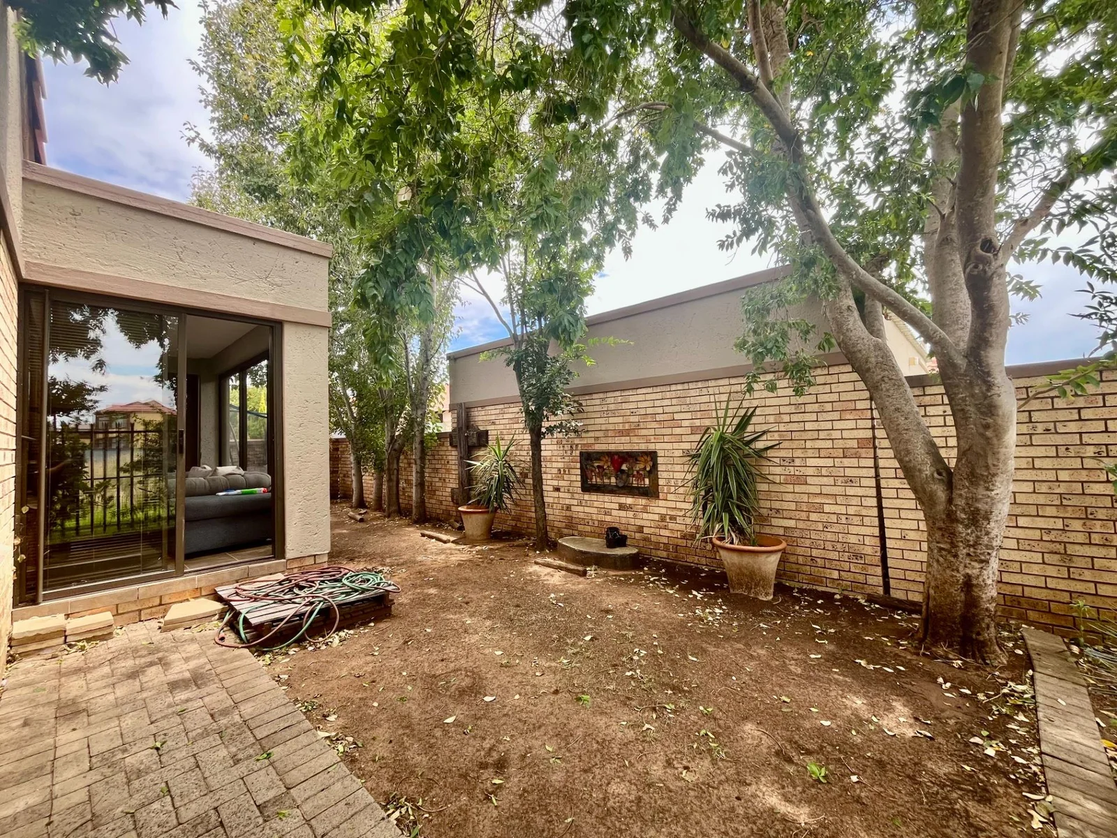 Just Listed: Sole Mandate by Leapfrog Property Group