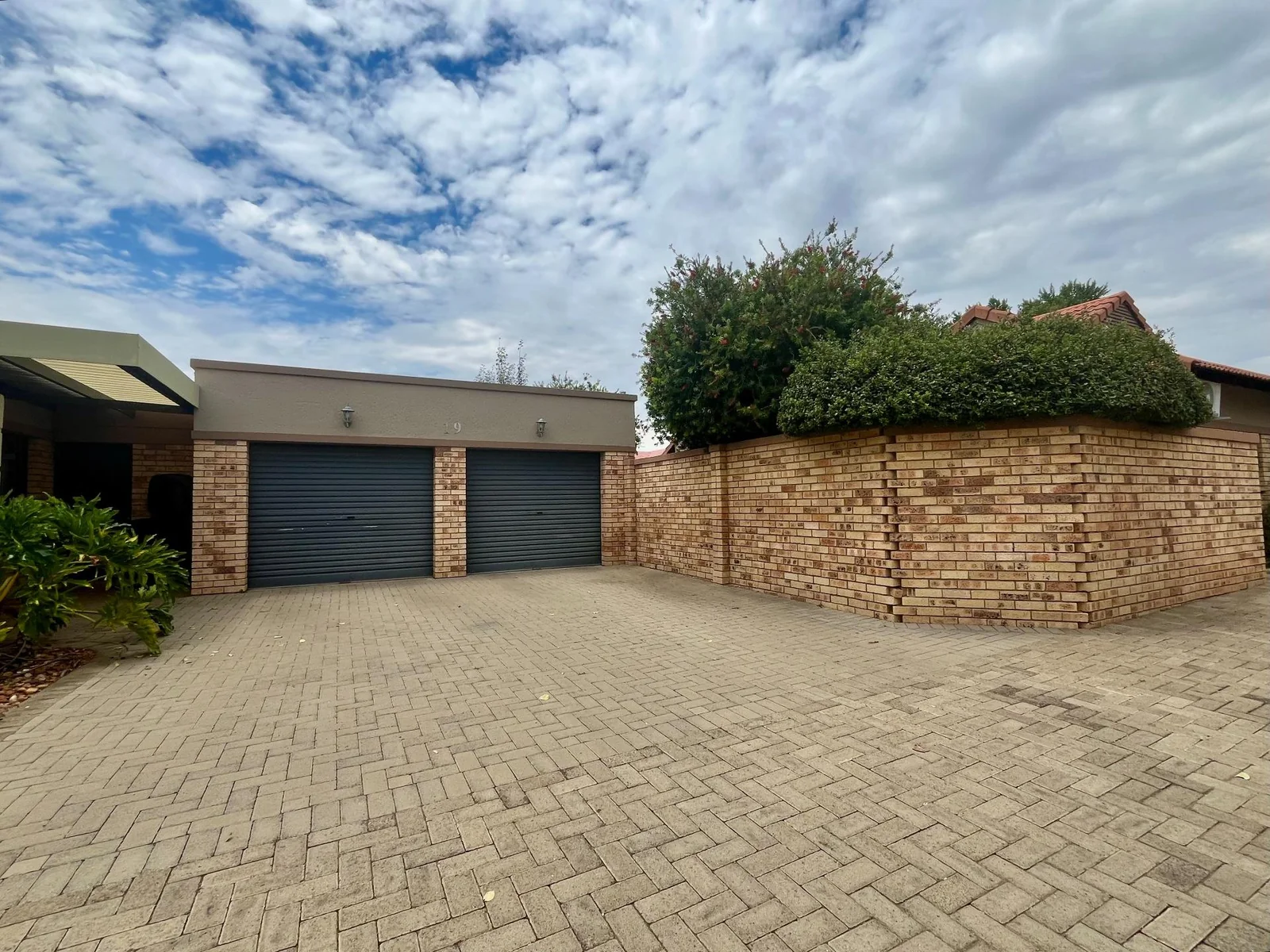 Just Listed: Sole Mandate by Leapfrog Property Group