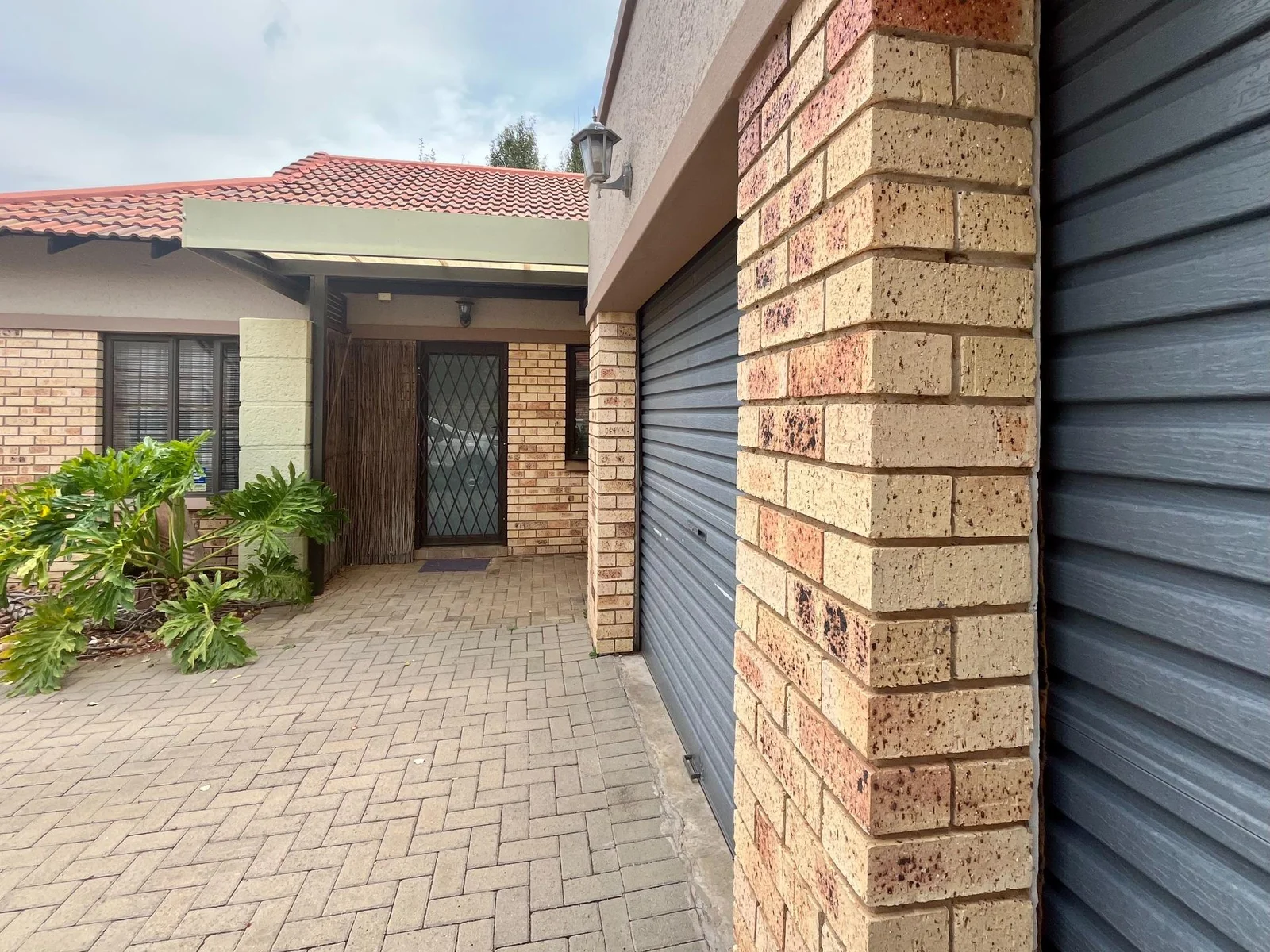 Just Listed: Sole Mandate by Leapfrog Property Group